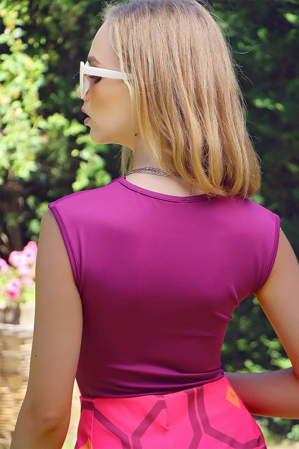 Kare Yaka Omzu Vatkalı Alttan Çıtçıtlı Sandy Kumaş Bodysuit - Mor