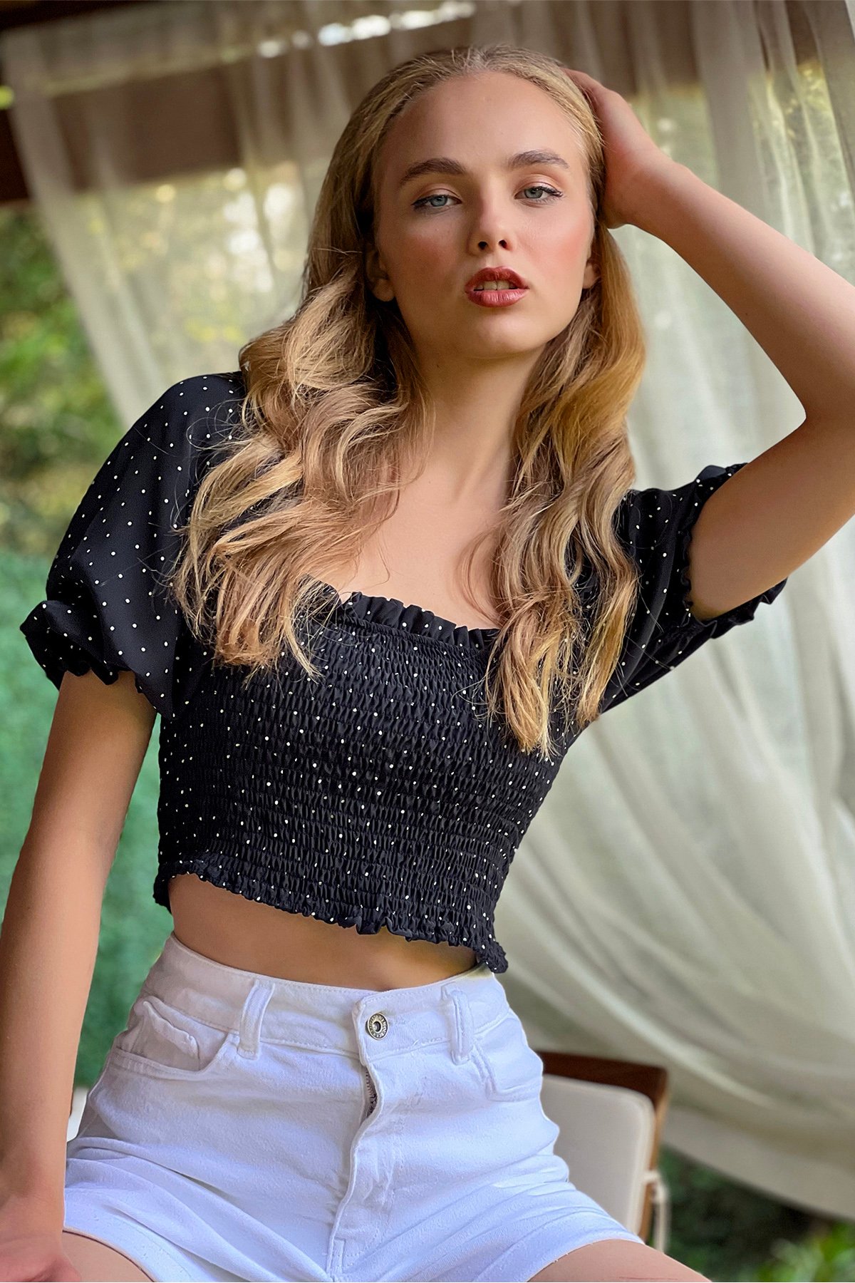 Kare Yaka Puantiyeli Gipeli Crop Bluz - Siyah
