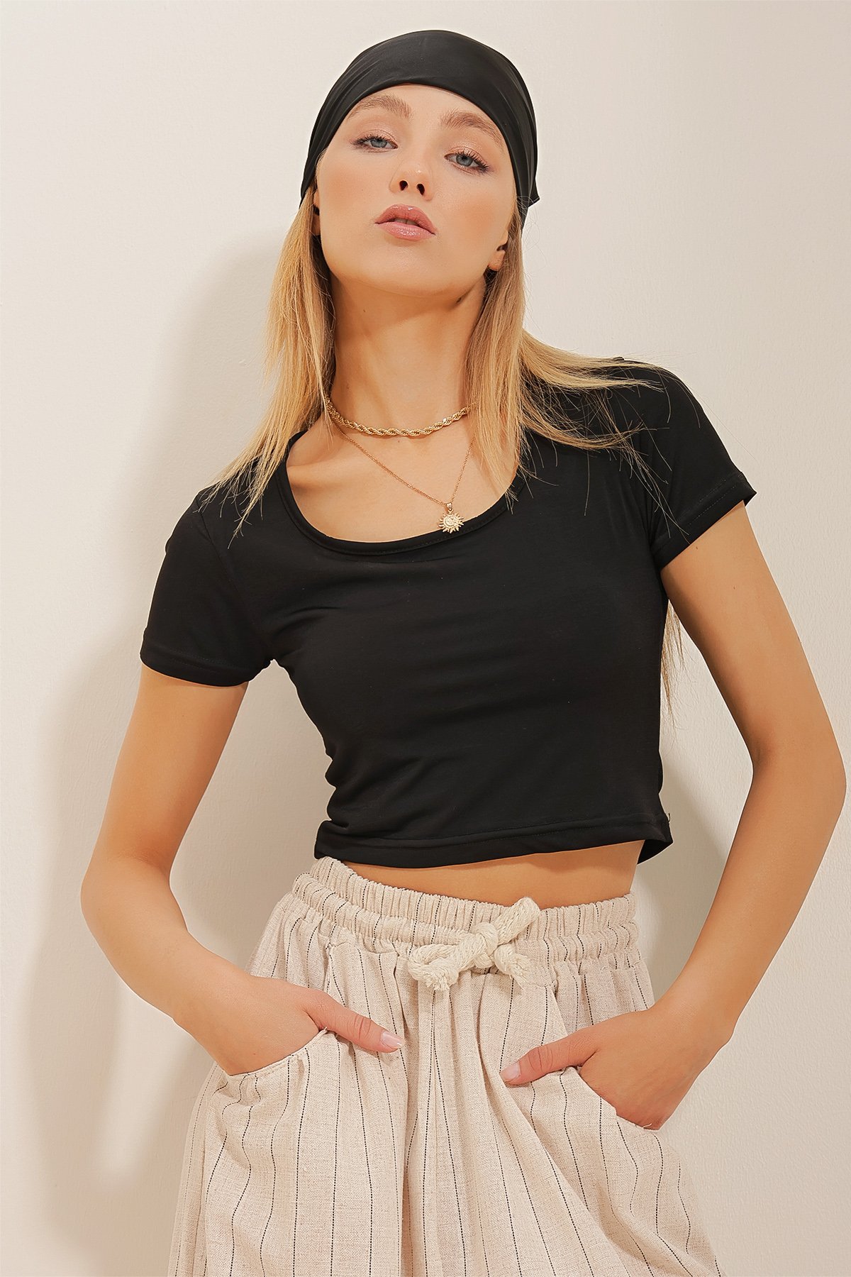 Kare Yarım Kollu Crop Sandy Bluz - Siyah