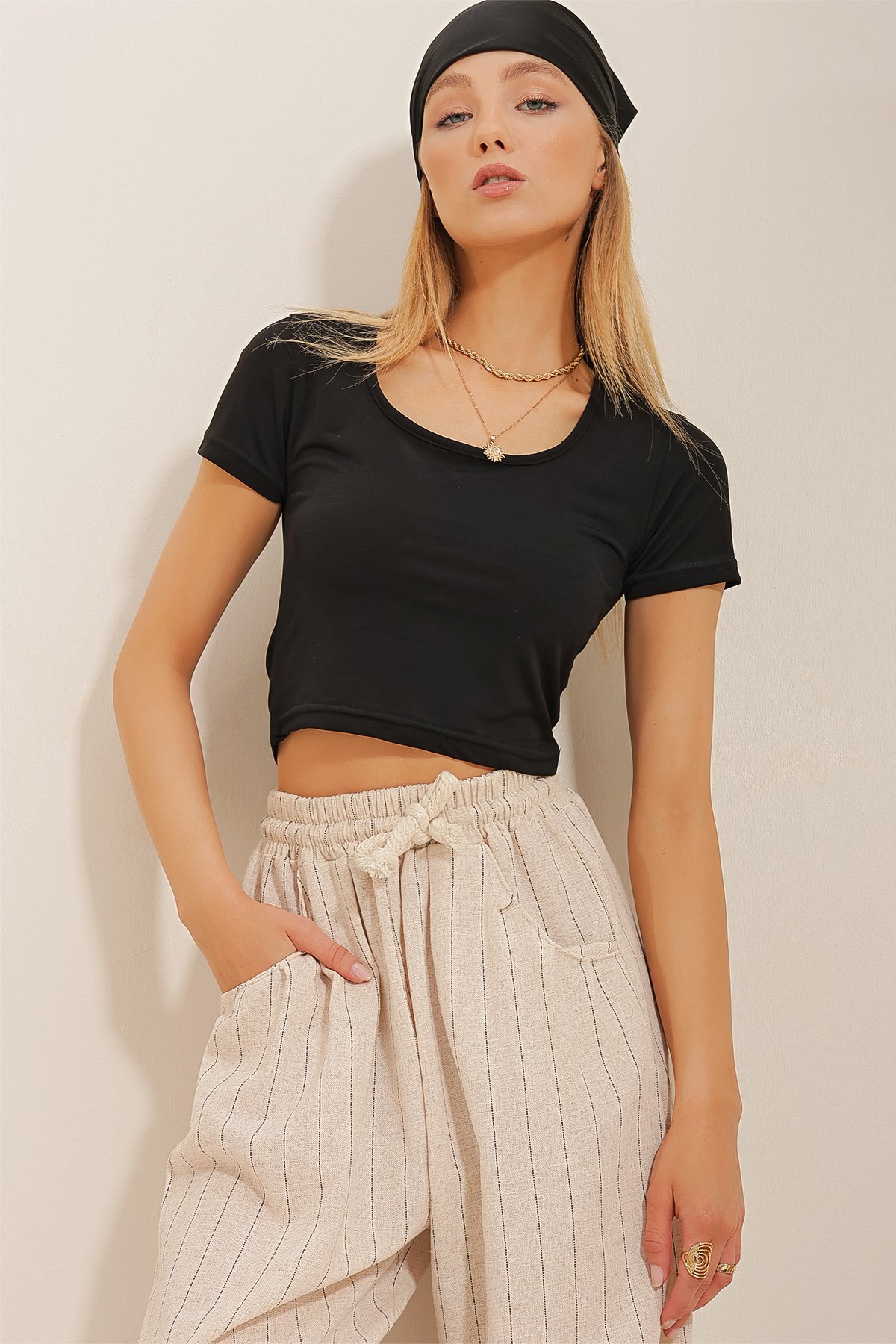 Kare Yarım Kollu Crop Sandy Bluz - Siyah