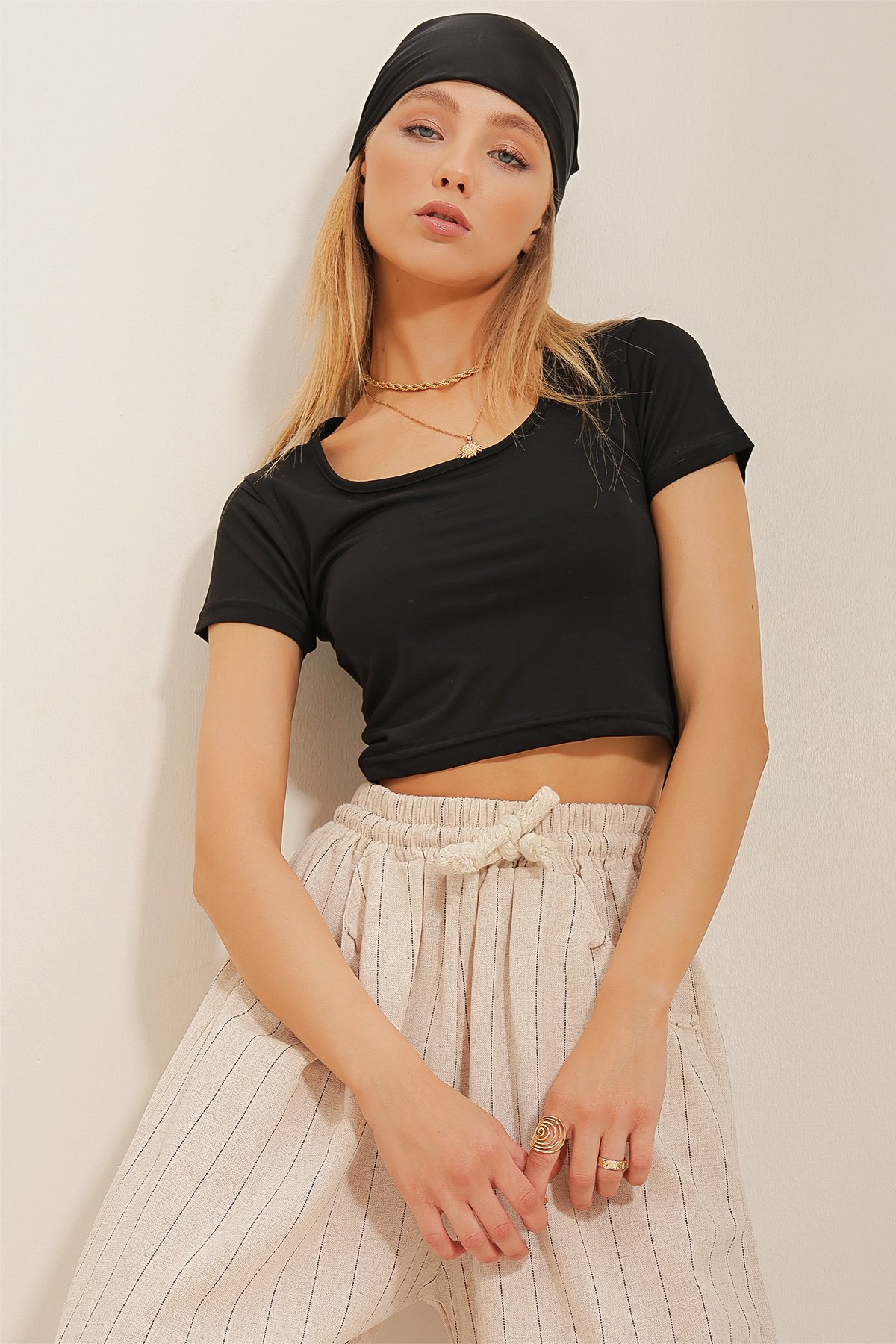 Kare Yarım Kollu Crop Sandy Bluz - Siyah