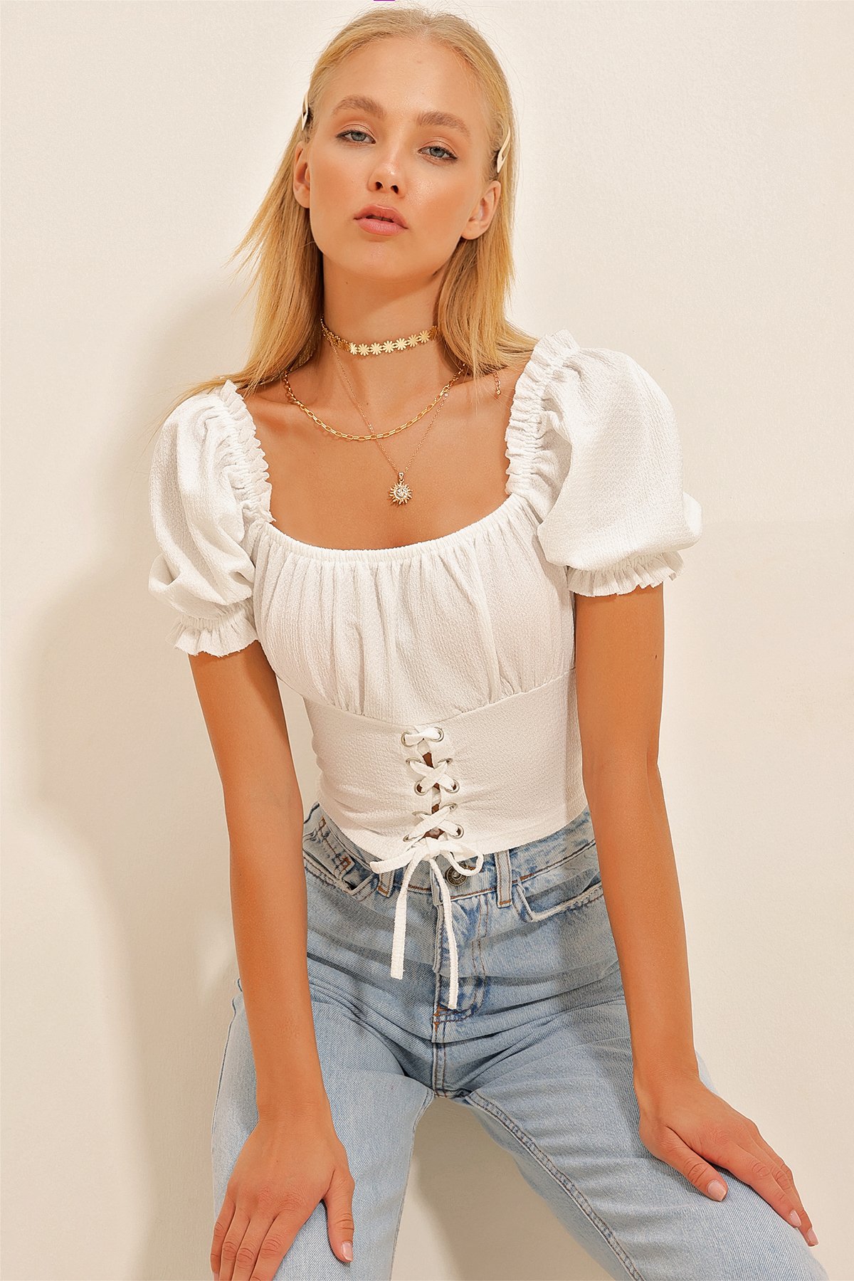 Karpuz Kollu Önden Bağcıklı Crop Bluz - Beyaz