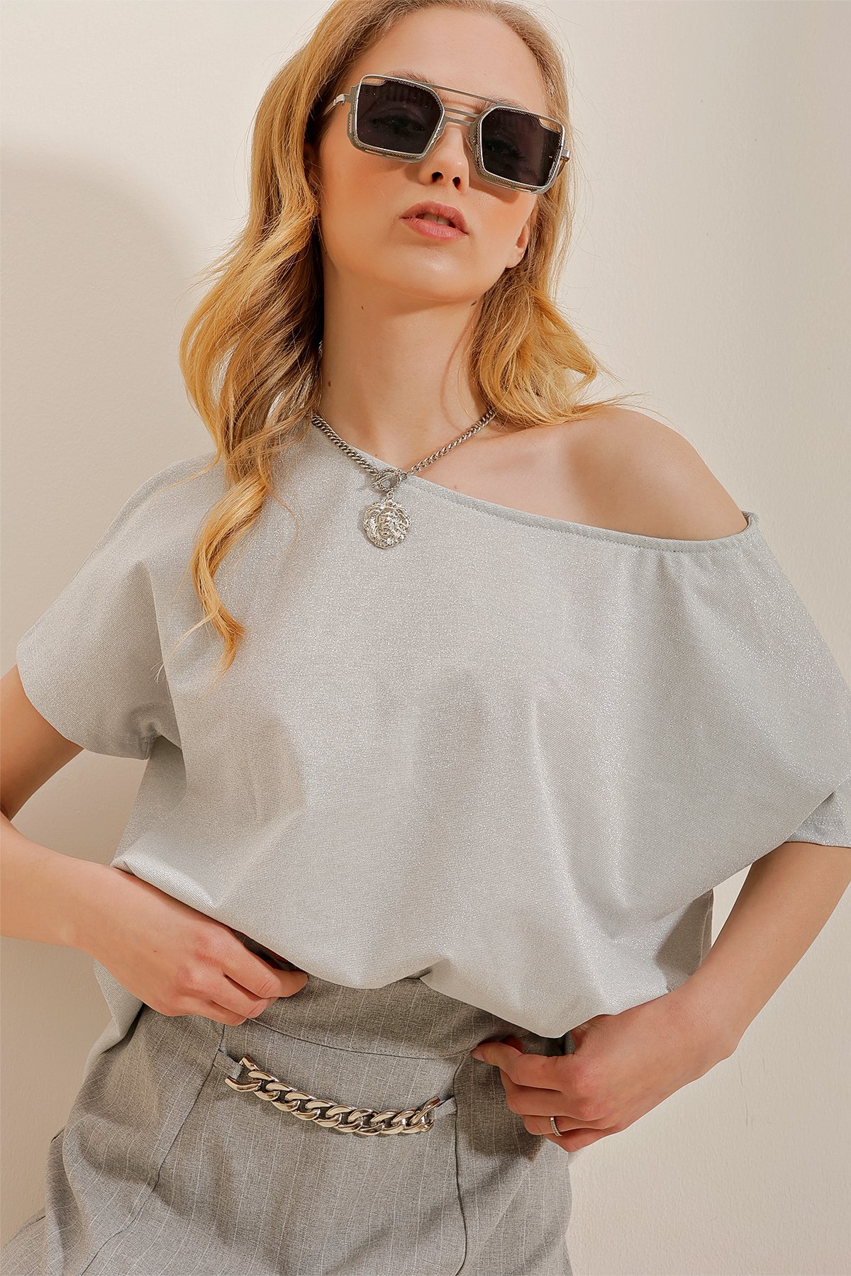 Kayık Yaka Bluz - Gri