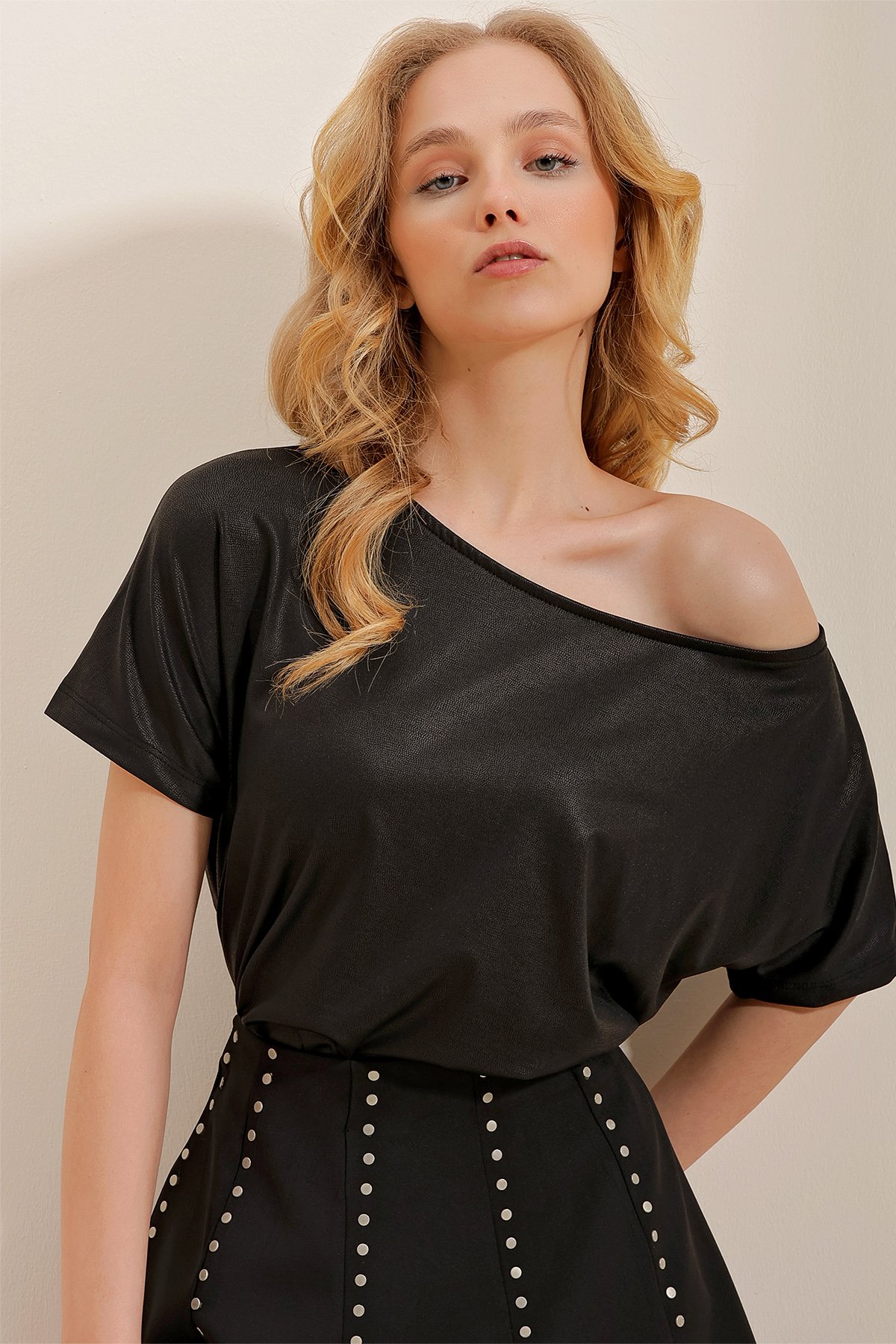 Kayık Yaka Bluz - Siyah