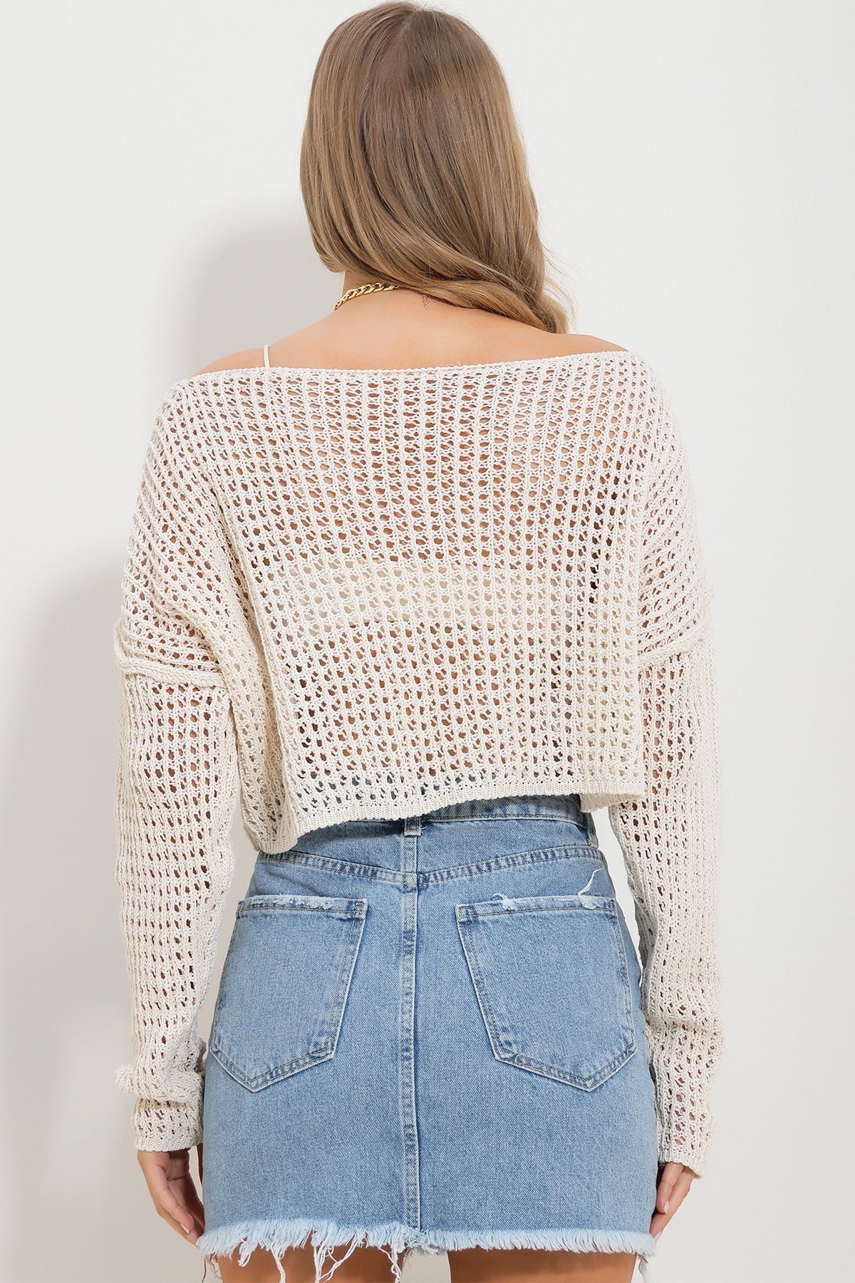 Kayık Yaka Delik Ajurlu Crop Triko Bluz - Vanilya