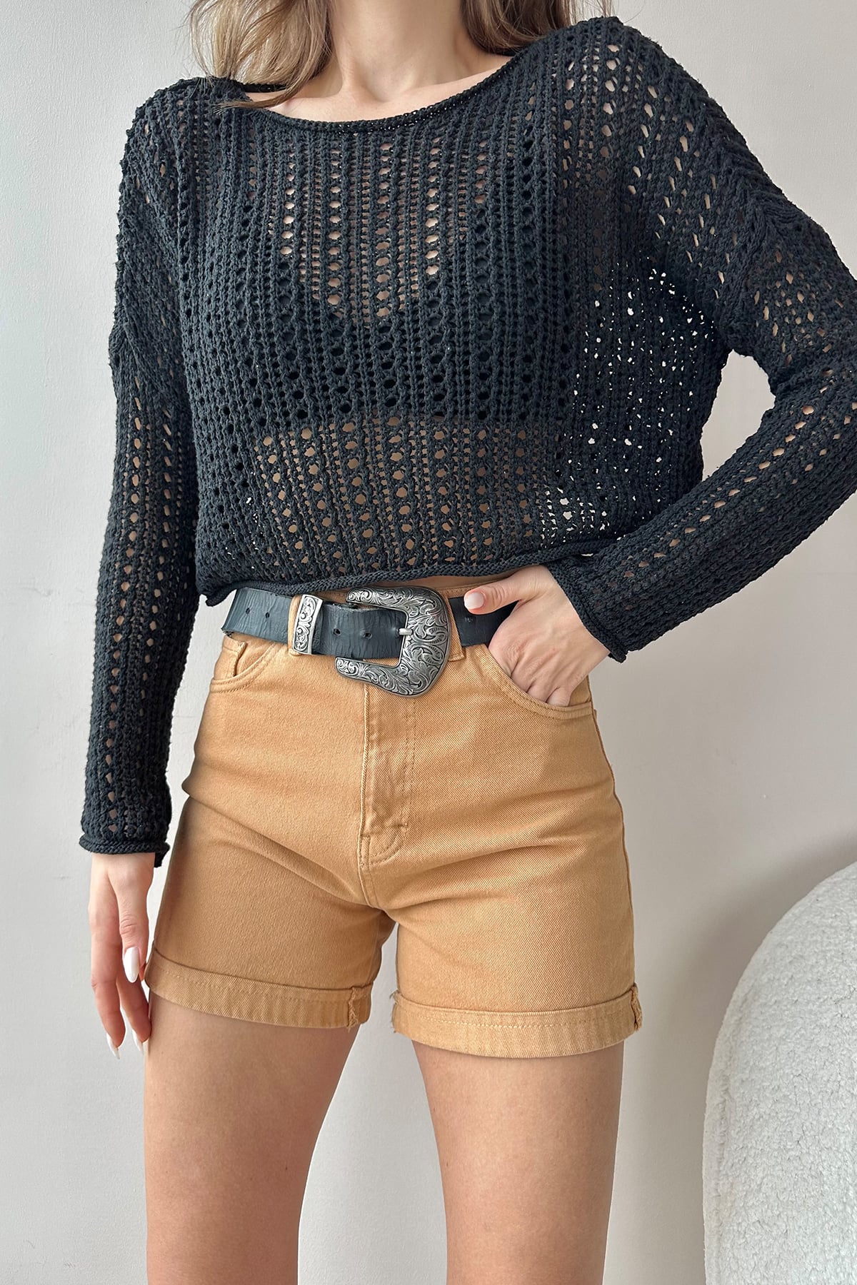 Kayık Yaka Delik Ajurlu Crop Triko Bluz - Siyah