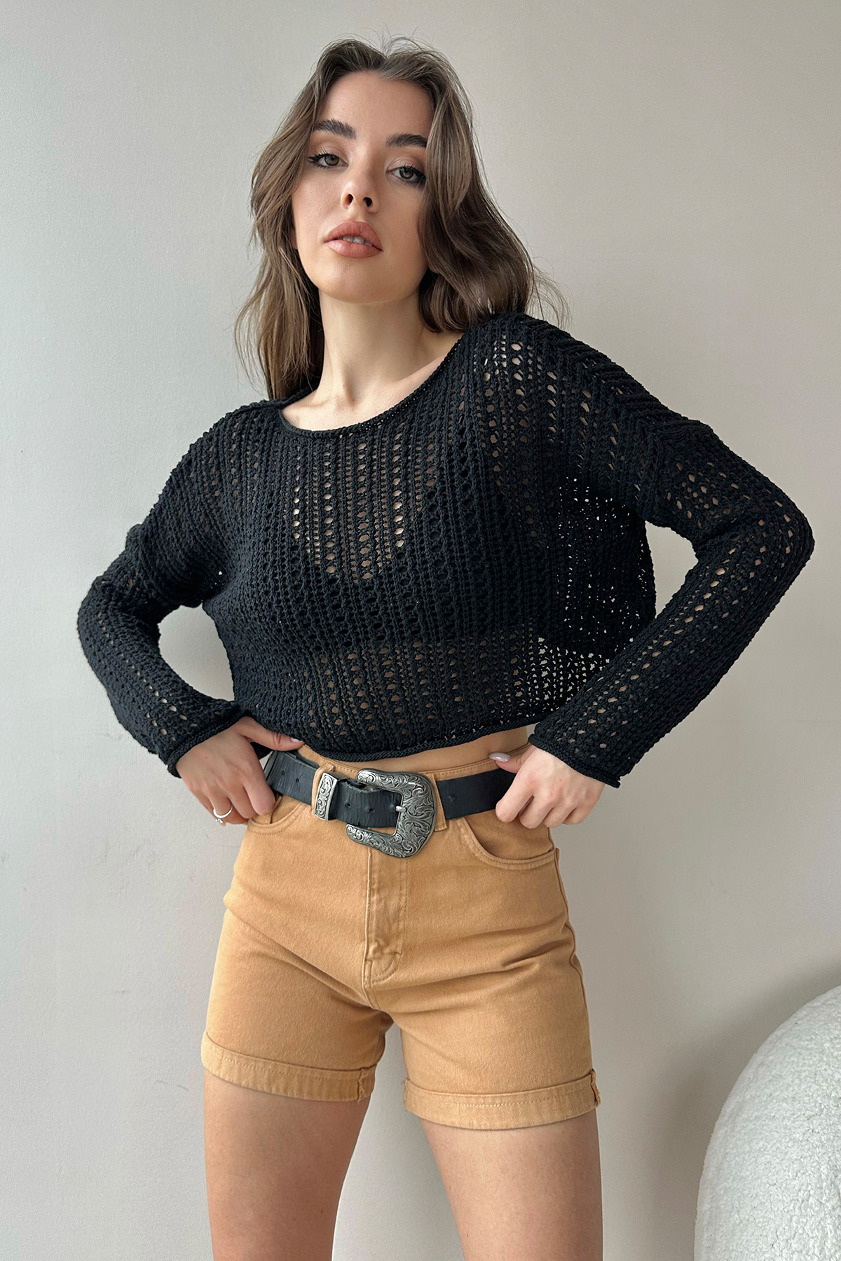 Kayık Yaka Delik Ajurlu Crop Triko Bluz - Siyah