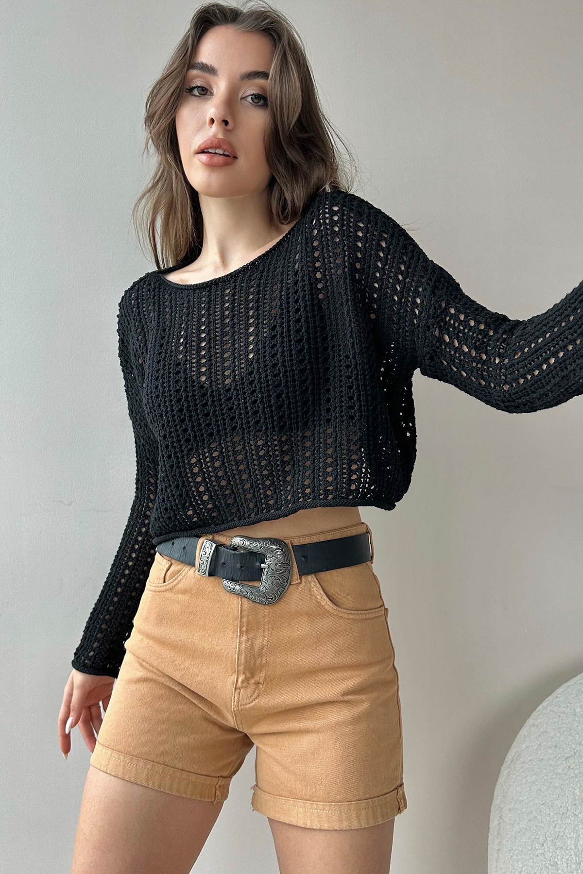 Kayık Yaka Delik Ajurlu Crop Triko Bluz - Siyah