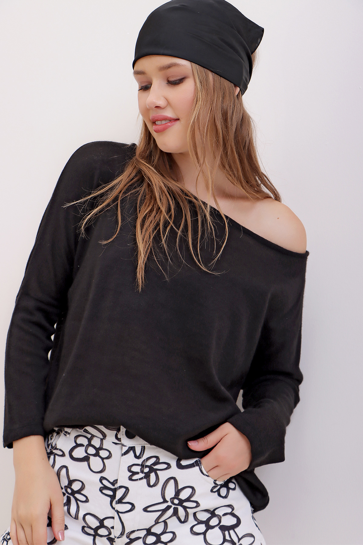 Kayık Yaka Oversize Triko Bluz - Siyah
