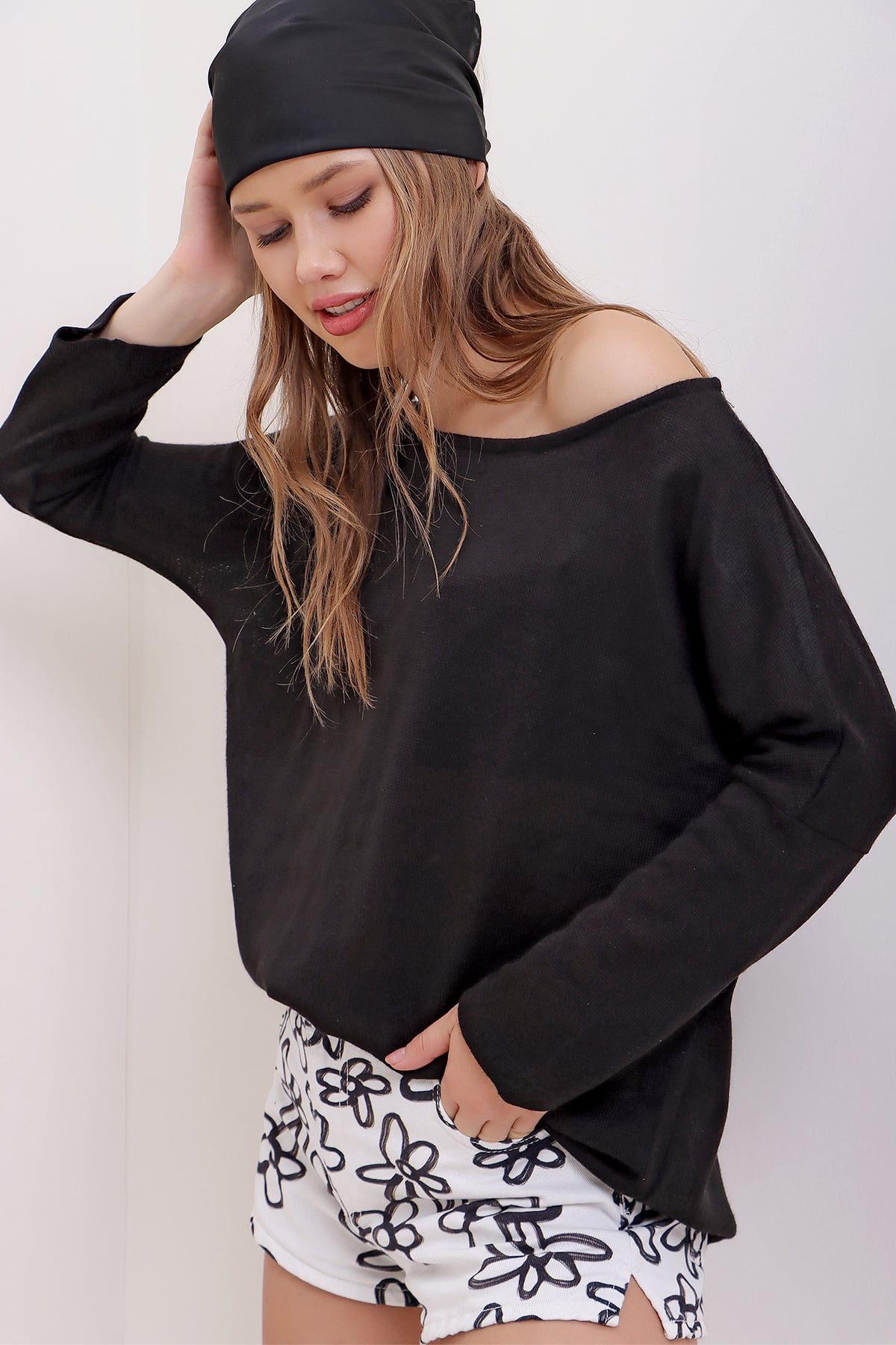 Kayık Yaka Oversize Triko Bluz - Siyah
