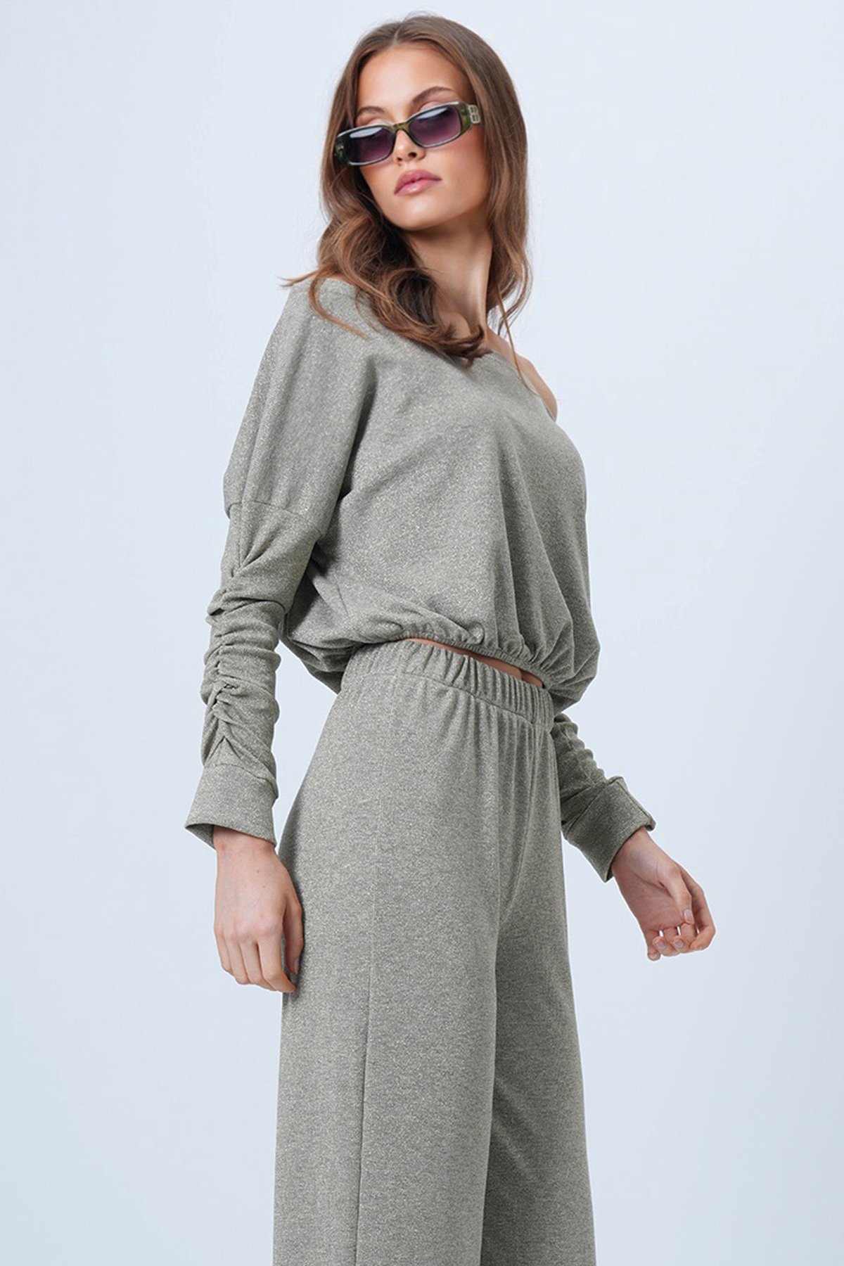 Kayık Yaka Simli Kolları Büzgü Detaylı Bluz Ve Pantolon Takım - SİMLİ BEJ