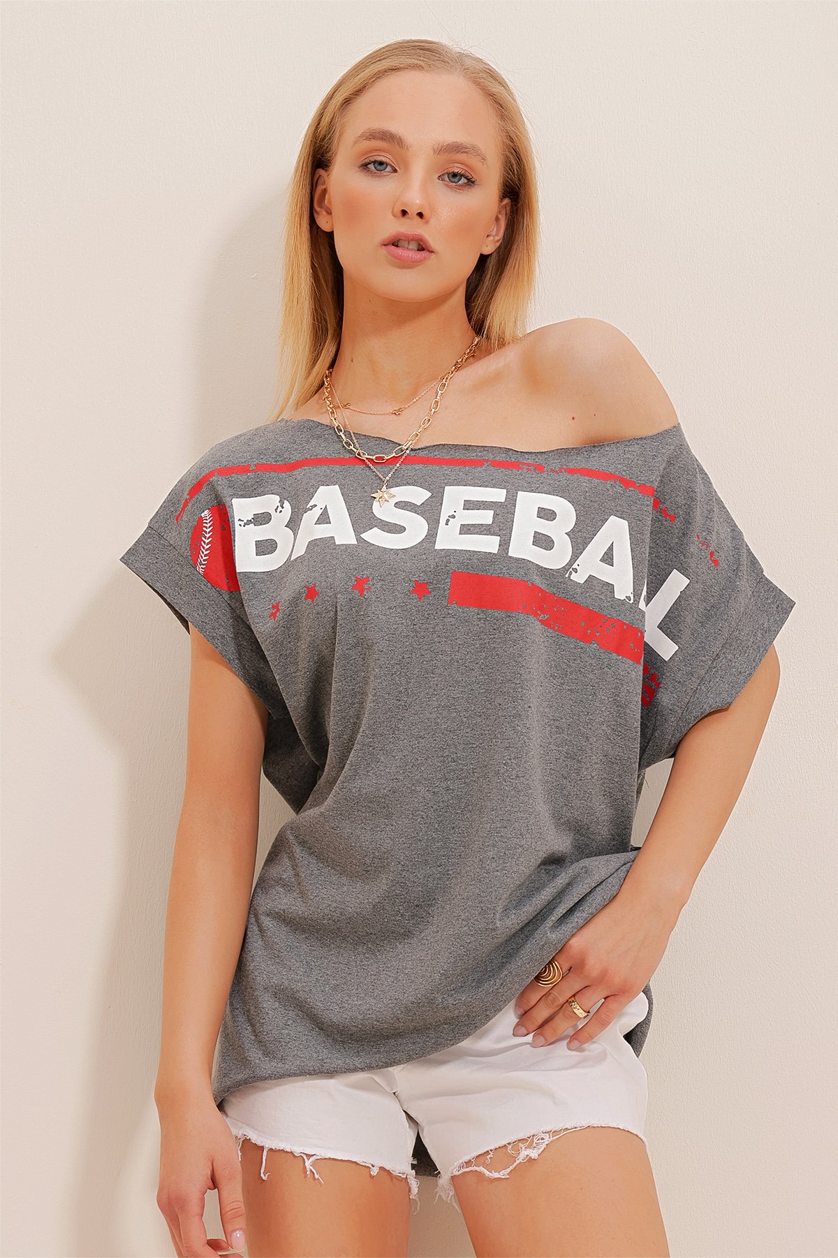 Kayık Yaka Yıkamalı Baskılı Oversize T-Shirt - Antrasit