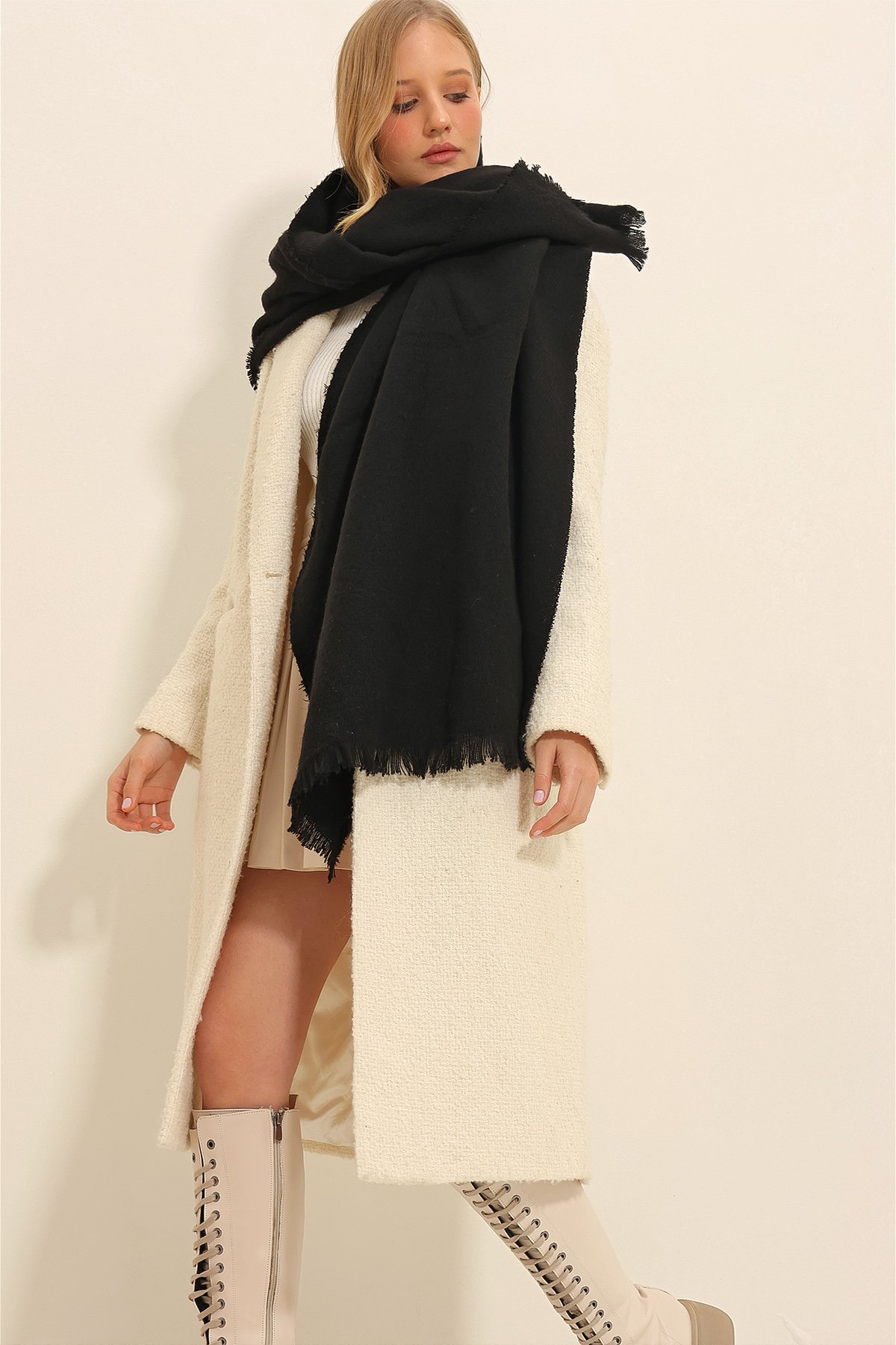 Kendinden Desenli Şal - Siyah