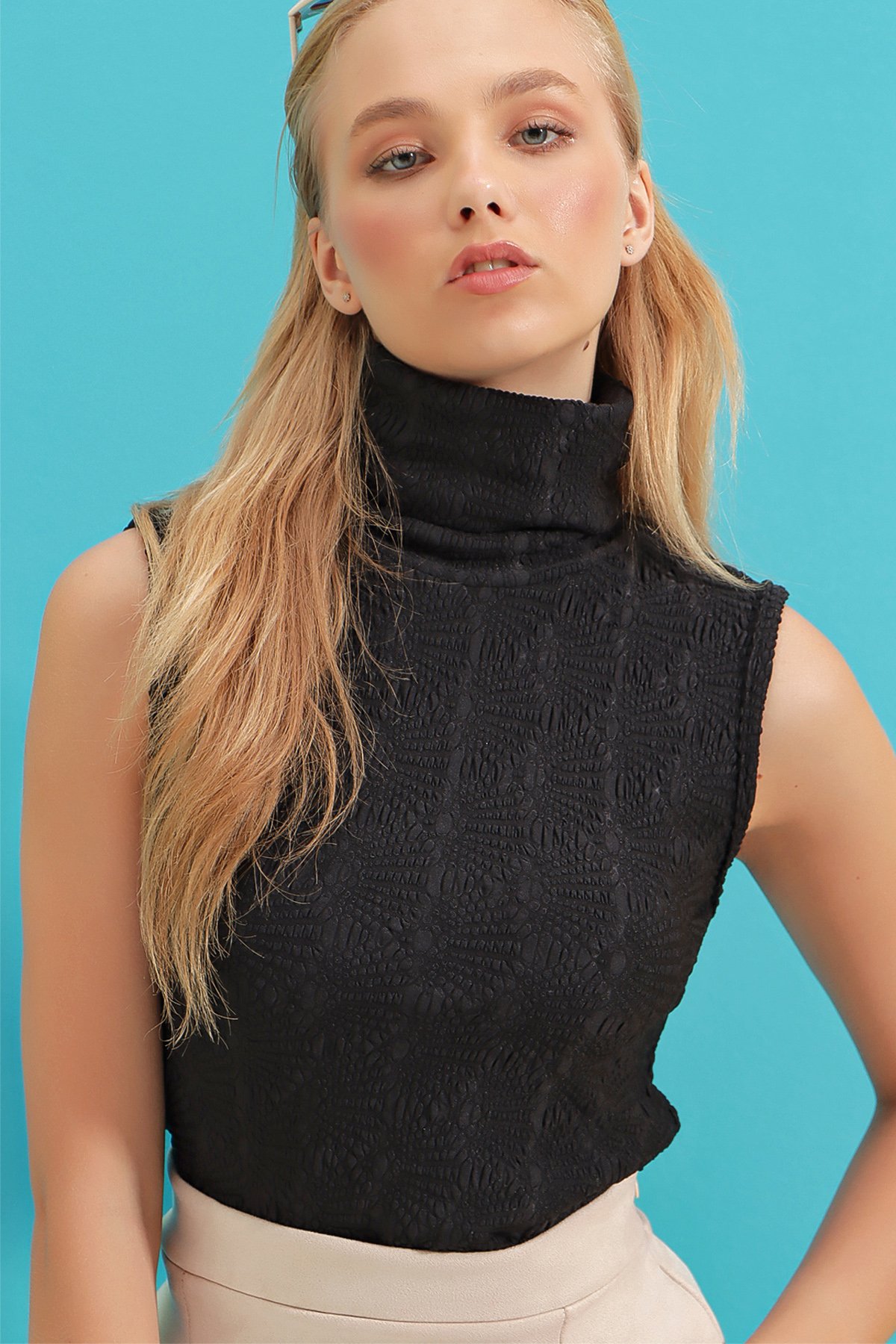Kendinden Dokulu Balıkçı Halter Örme Bluz - Siyah