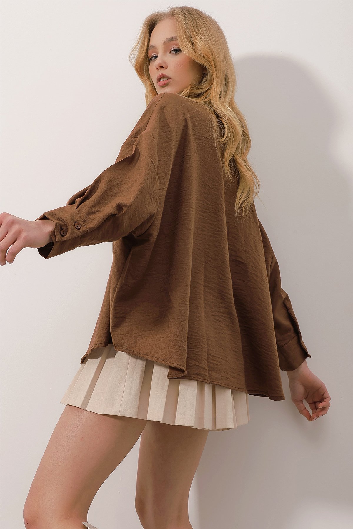 Kroşata Cepli Dokulu Keten Gömlek - Kahverengi