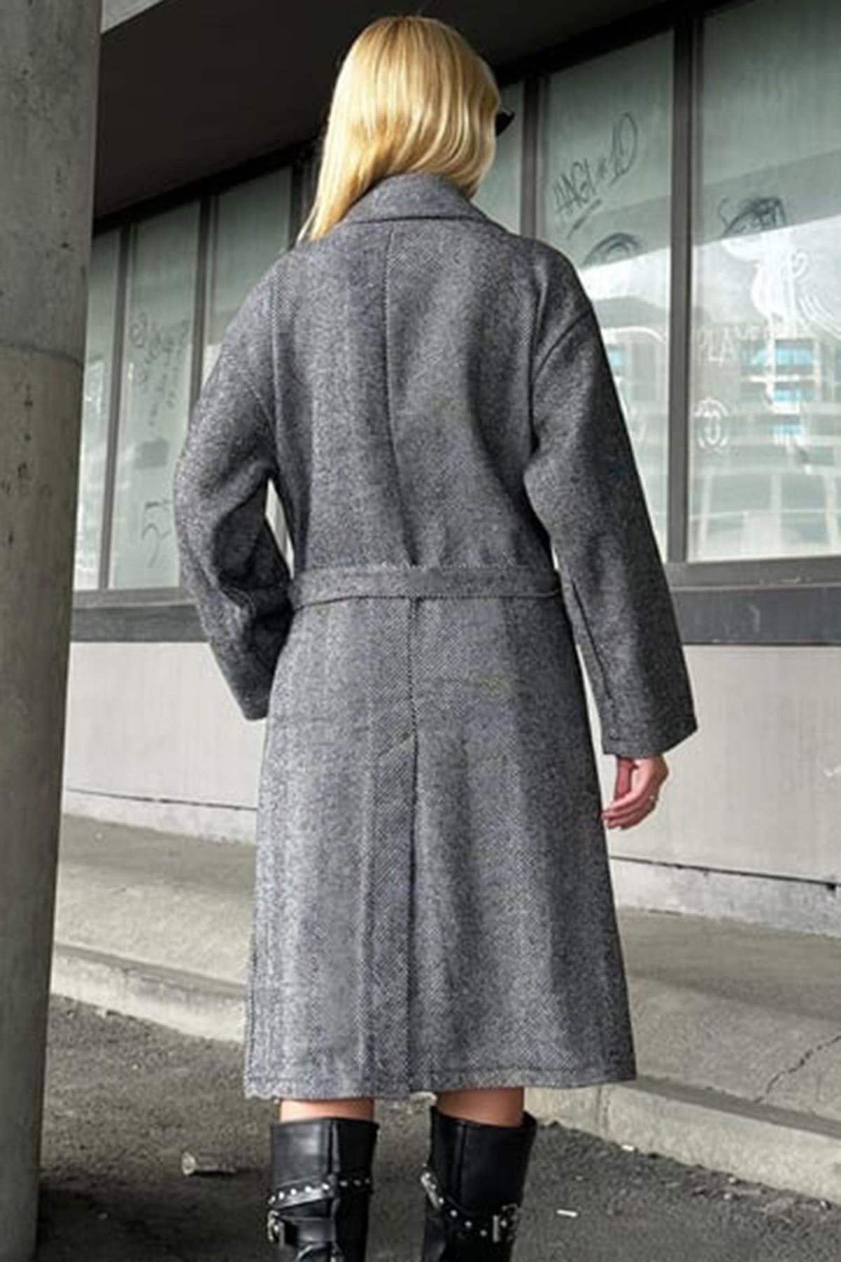 Kruvaze Beli Kemerli Balık Sırtı Desenli Kaşe Palto - Siyah