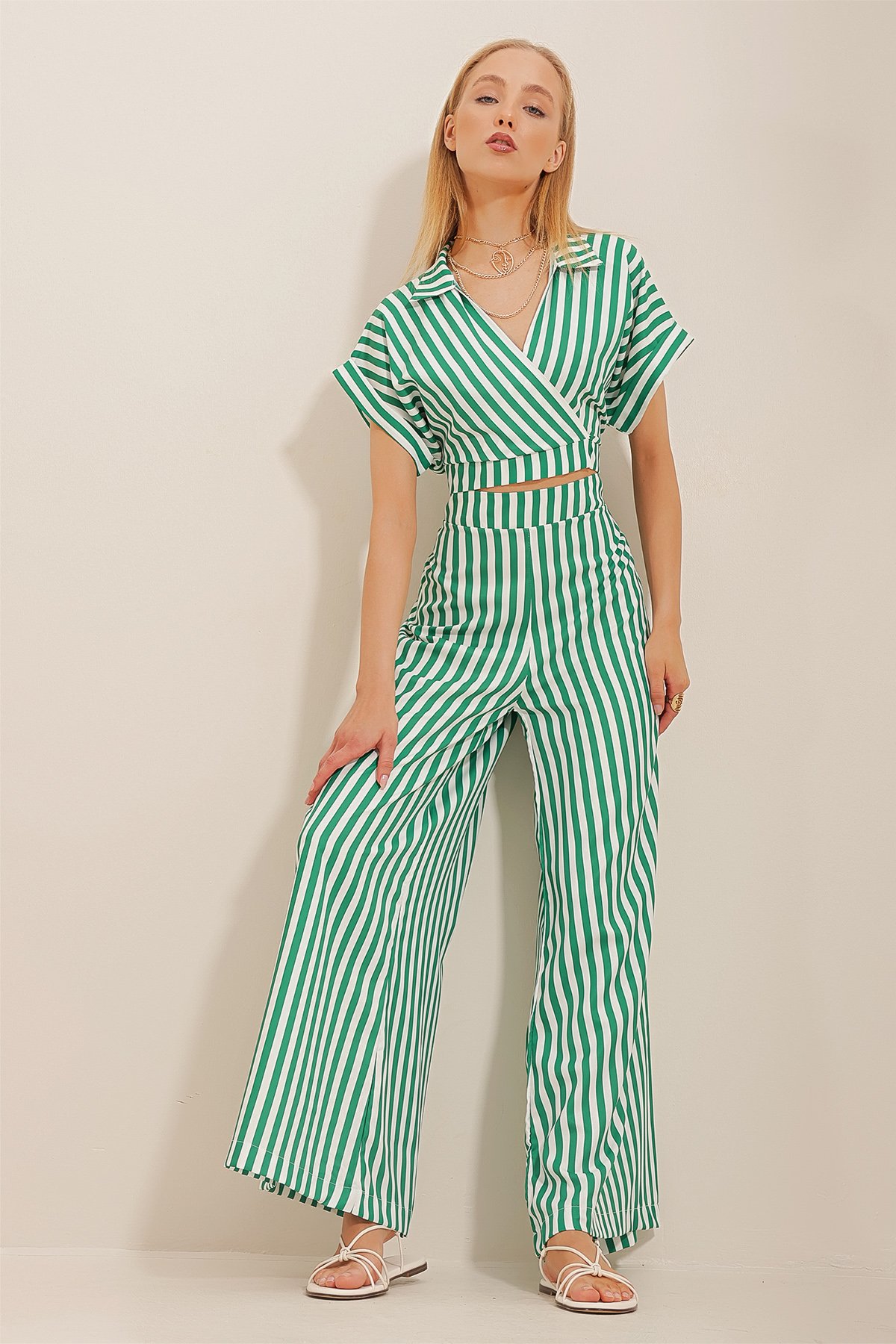 Kruvaze Yaka Çizgili Crop Bluz Ve Pantolon Takım - Yeşil