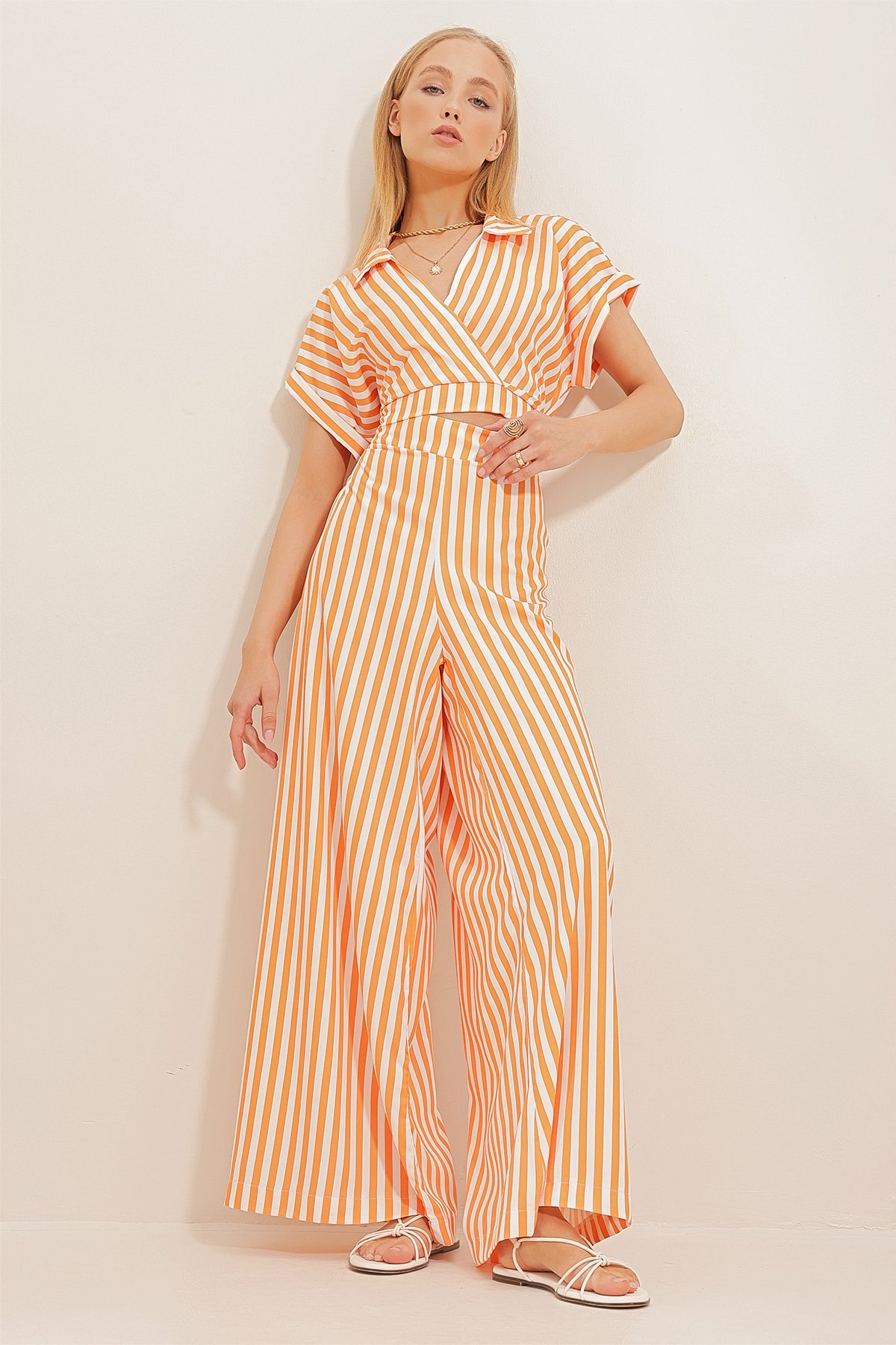 Kruvaze Yaka Çizgili Crop Bluz Ve Pantolon Takım - Turuncu