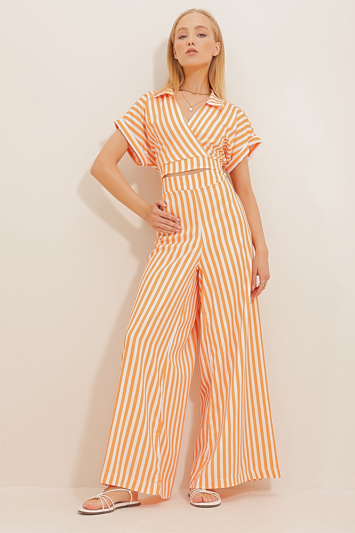 Kruvaze Yaka Çizgili Crop Bluz Ve Pantolon Takım - Turuncu
