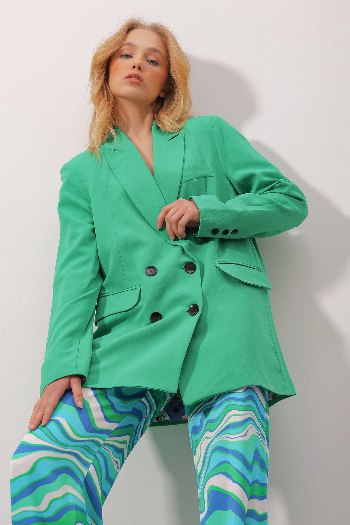 Kruvaze Yaka İçi Çiçek Desen Astarlı Oversize Blazer Ceket - YEŞİL