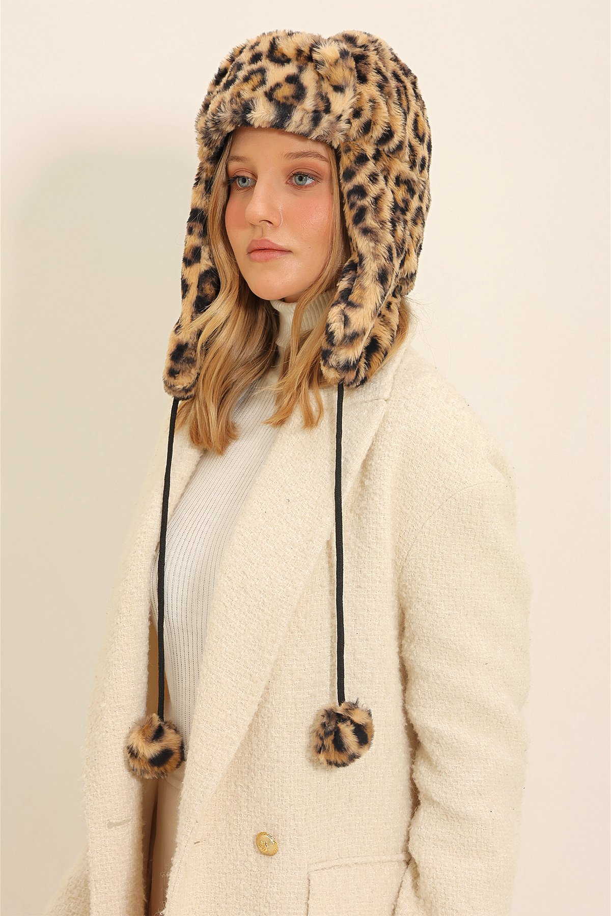 Leopar Desenli Kulaklıklı Şapka - Leopar