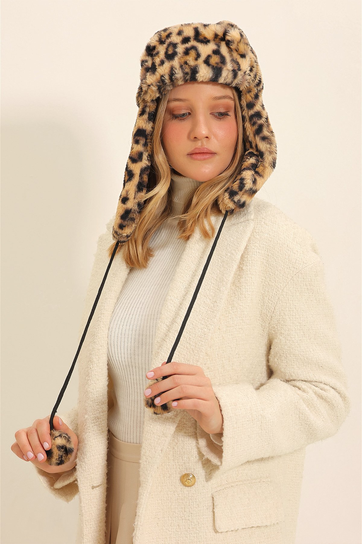 Leopar Desenli Kulaklıklı Şapka - Leopar