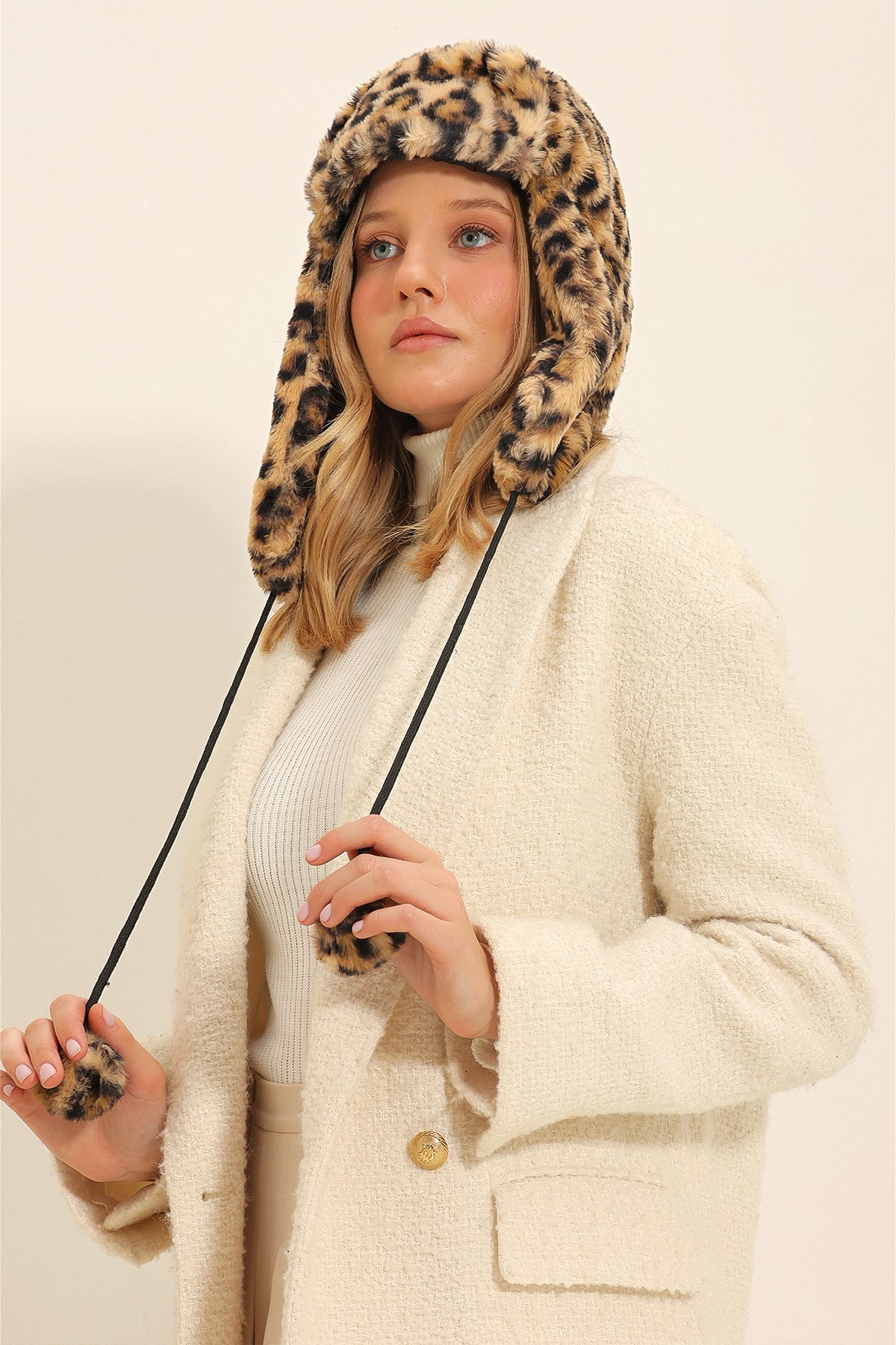 Leopar Desenli Kulaklıklı Şapka - Leopar