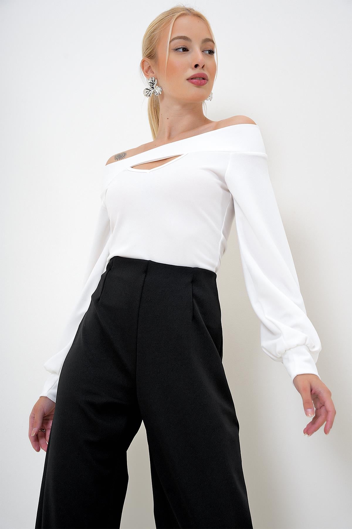 Madona Yaka Cut Out Detaylı Örme Bluz - BEYAZ