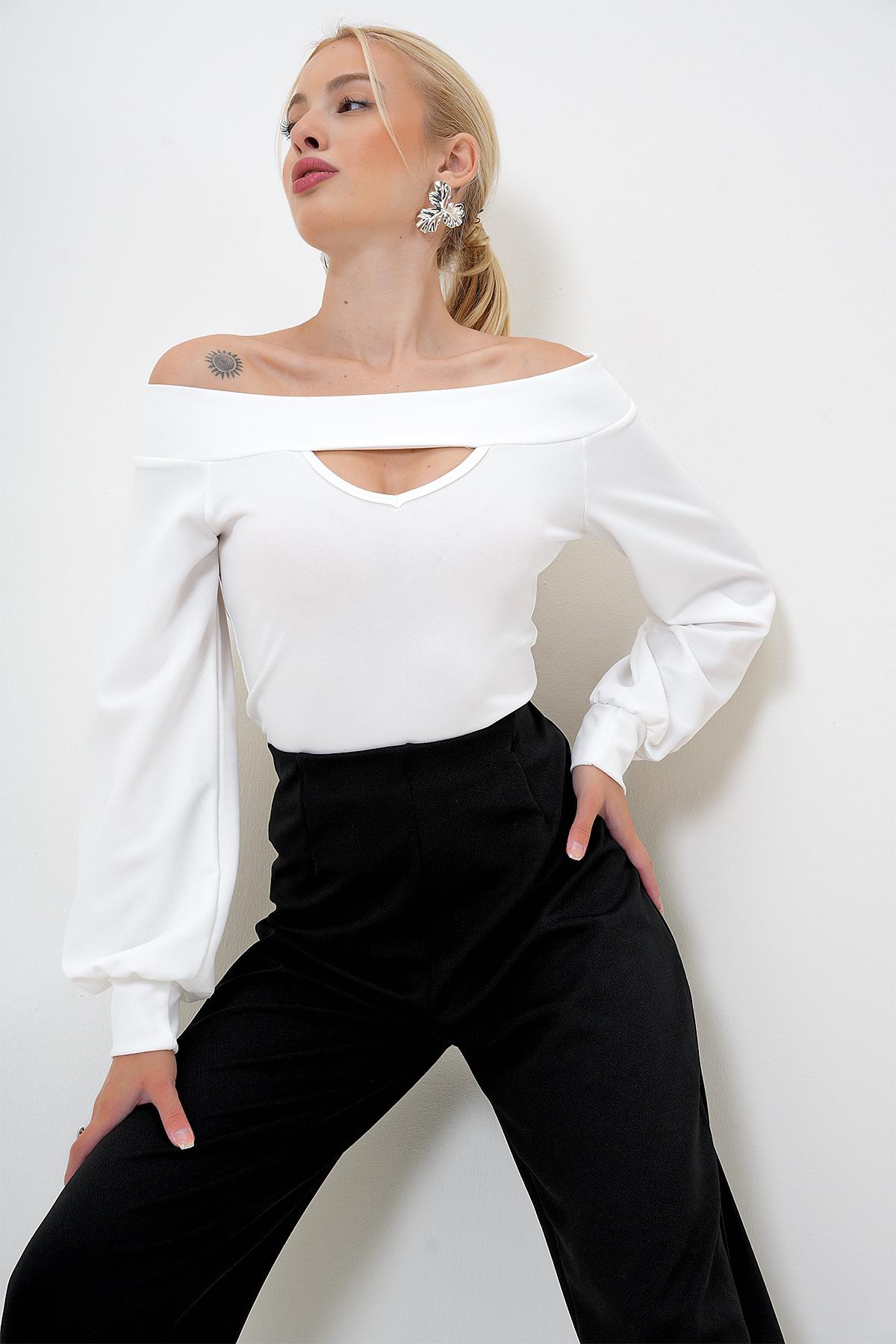 Madona Yaka Cut Out Detaylı Örme Bluz - BEYAZ