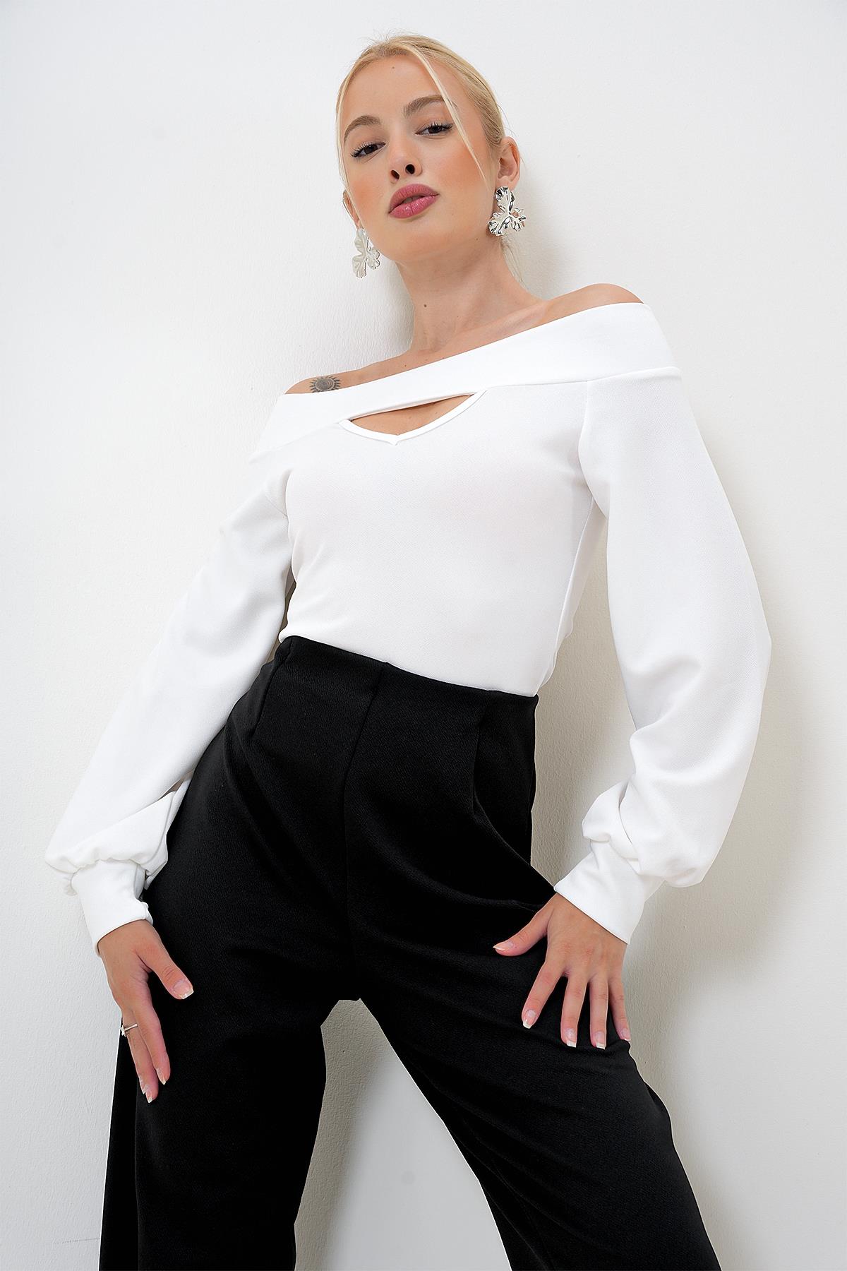 Madona Yaka Cut Out Detaylı Örme Bluz - BEYAZ