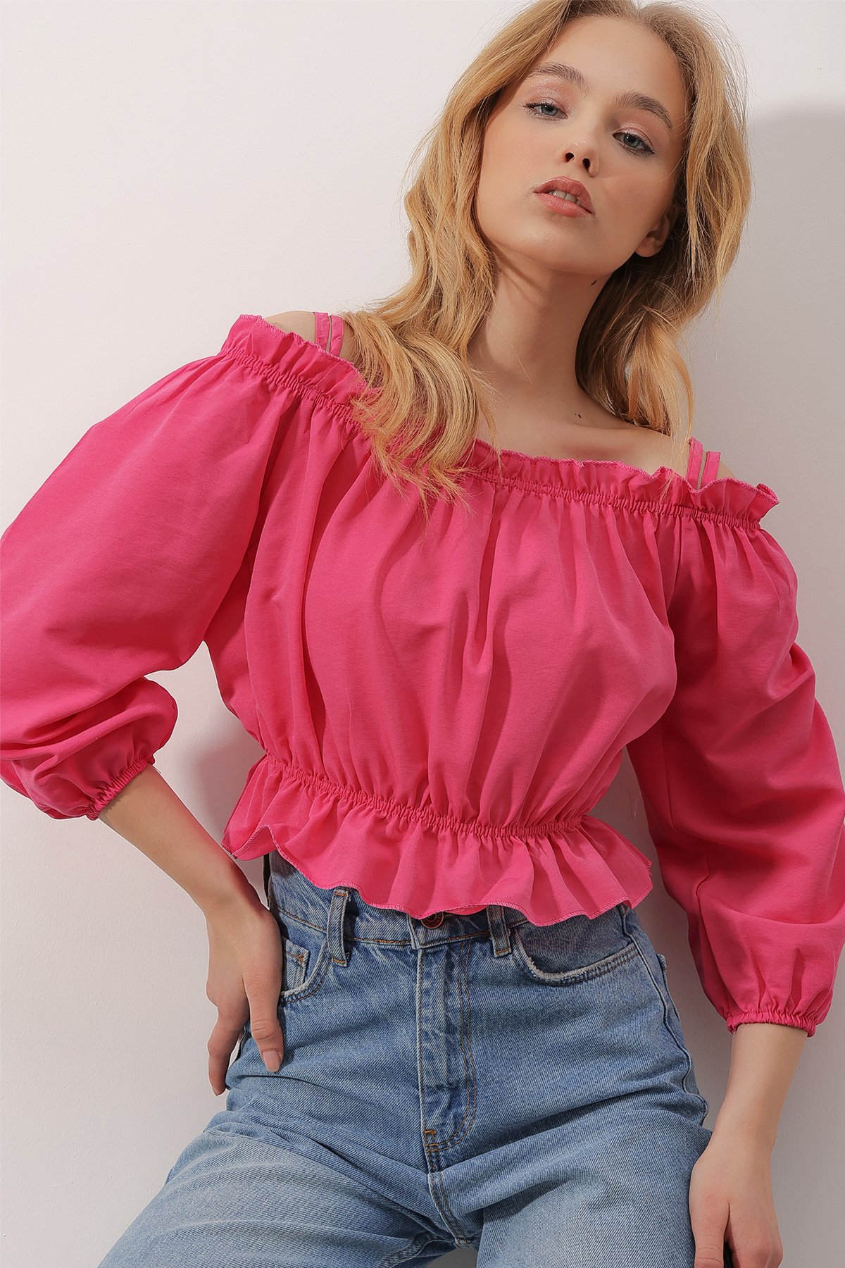 Madonna Yaka Askı Detaylı Poplin Crop Bluz - Fuşya
