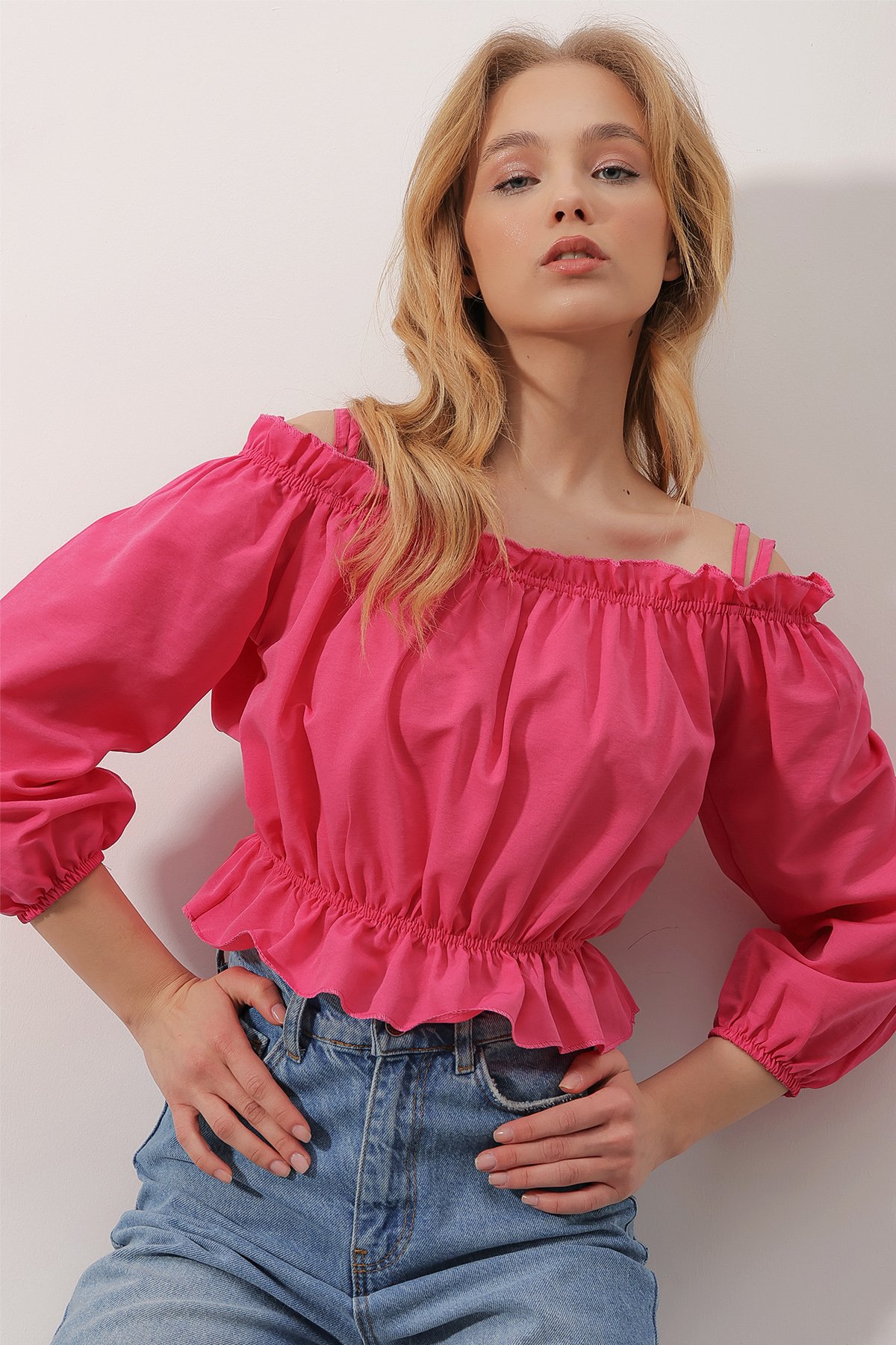 Madonna Yaka Askı Detaylı Poplin Crop Bluz - Fuşya