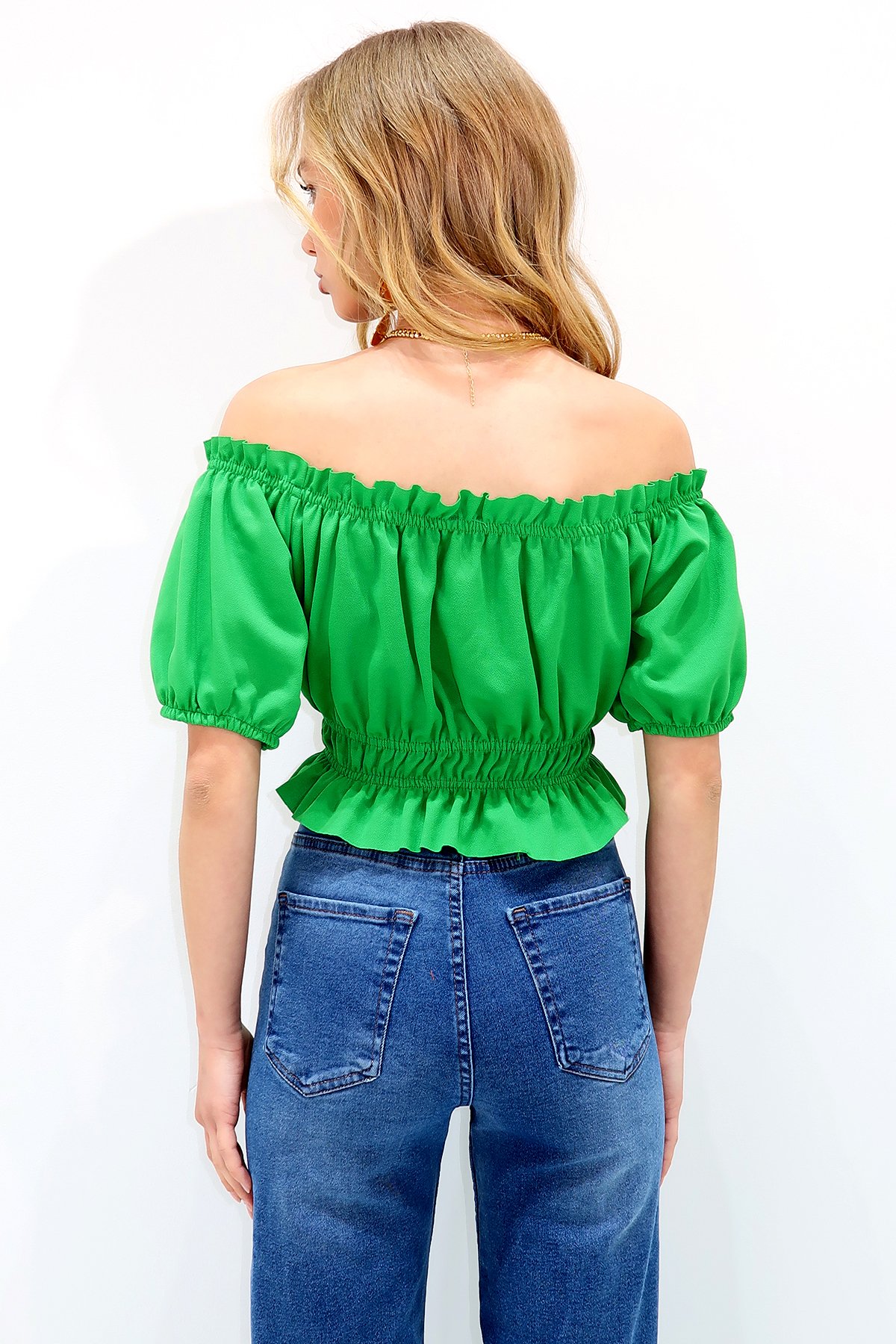 Madonna Yaka Beli Ve Kolları Lastikli Önü Büzgülü Crop Dokuma Bluz - Yeşil