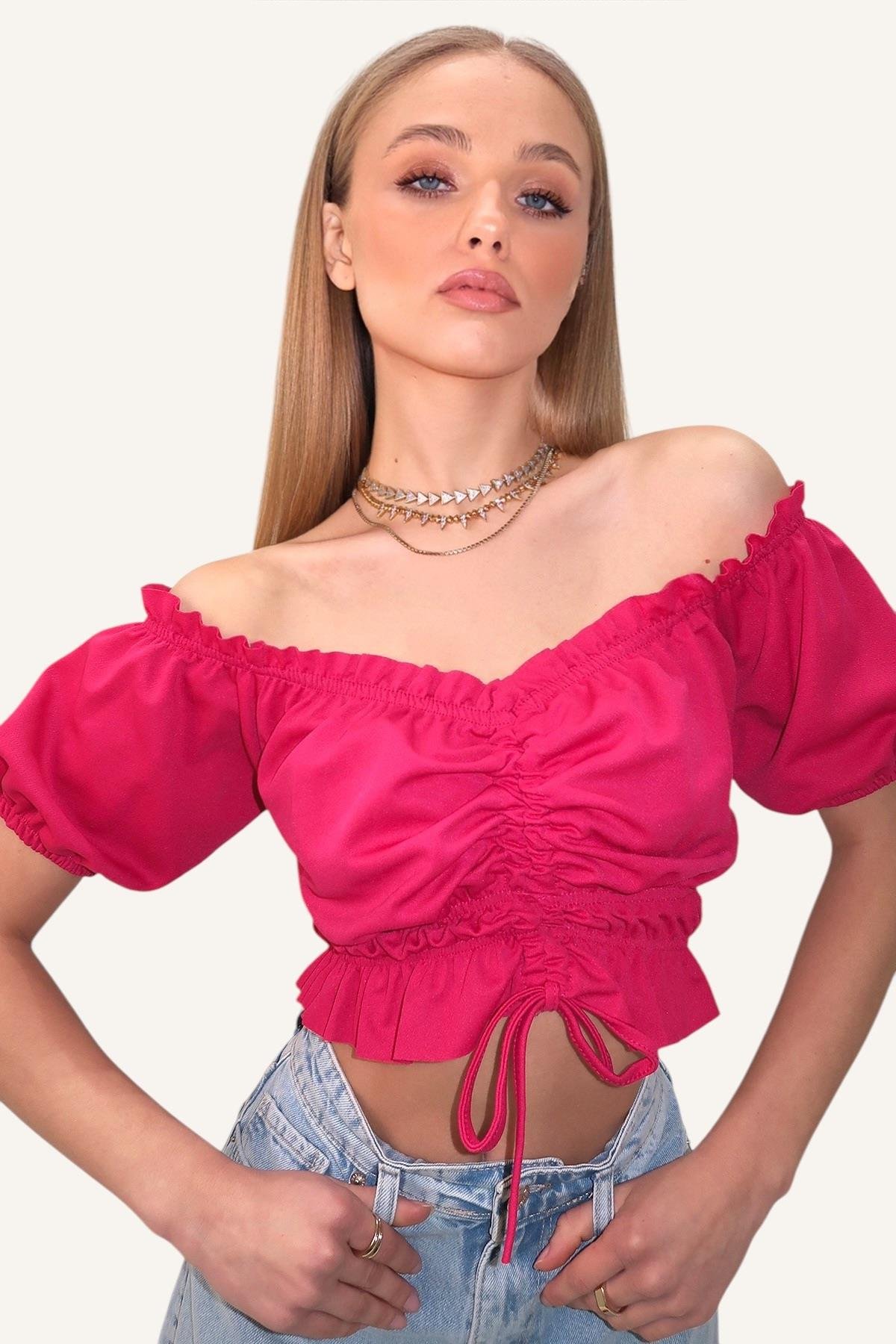 Madonna Yaka Beli Ve Kolları Lastikli Önü Büzgülü Crop Dokuma Bluz - Fuşya