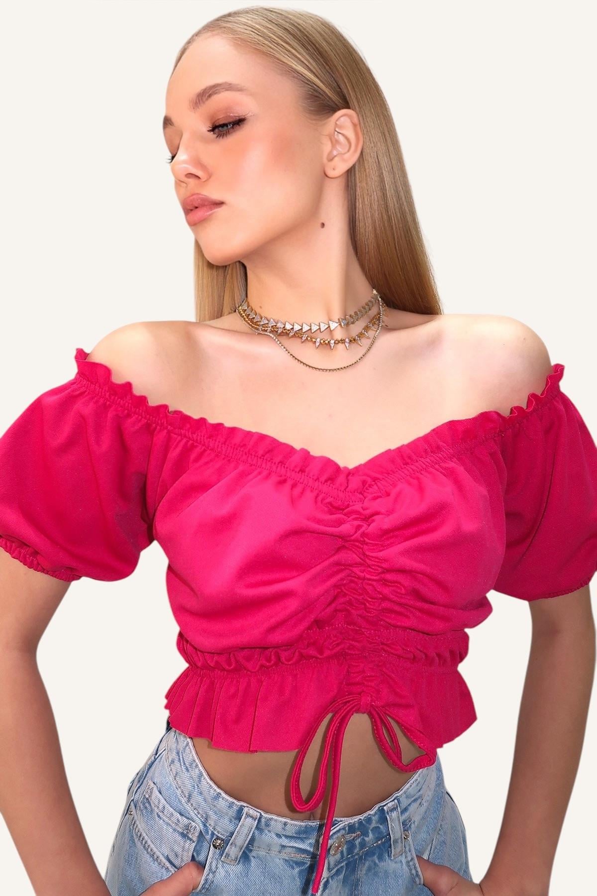 Madonna Yaka Beli Ve Kolları Lastikli Önü Büzgülü Crop Dokuma Bluz - Fuşya