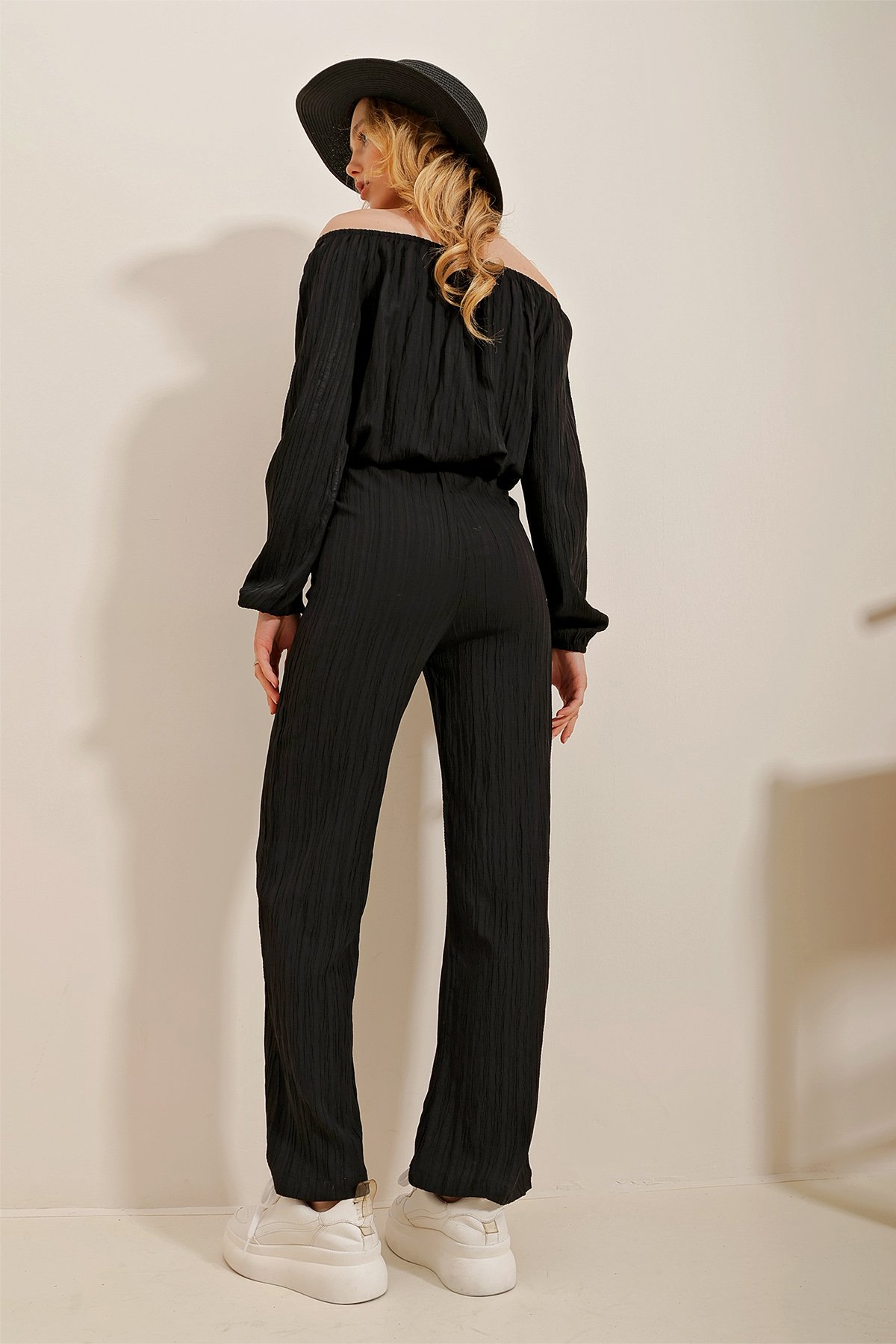 Madonna Yaka Crop Bluz Ve Pantolonlu İkili Takım - Siyah