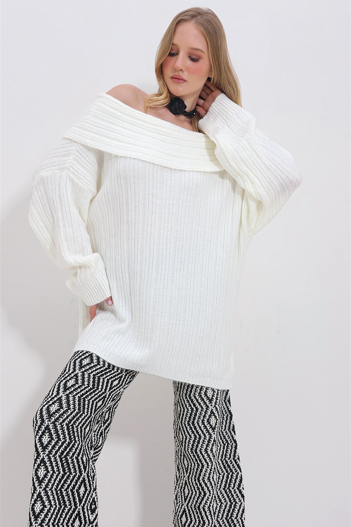 Madonna Yaka Fitilli Oversize Kazak - Ekru