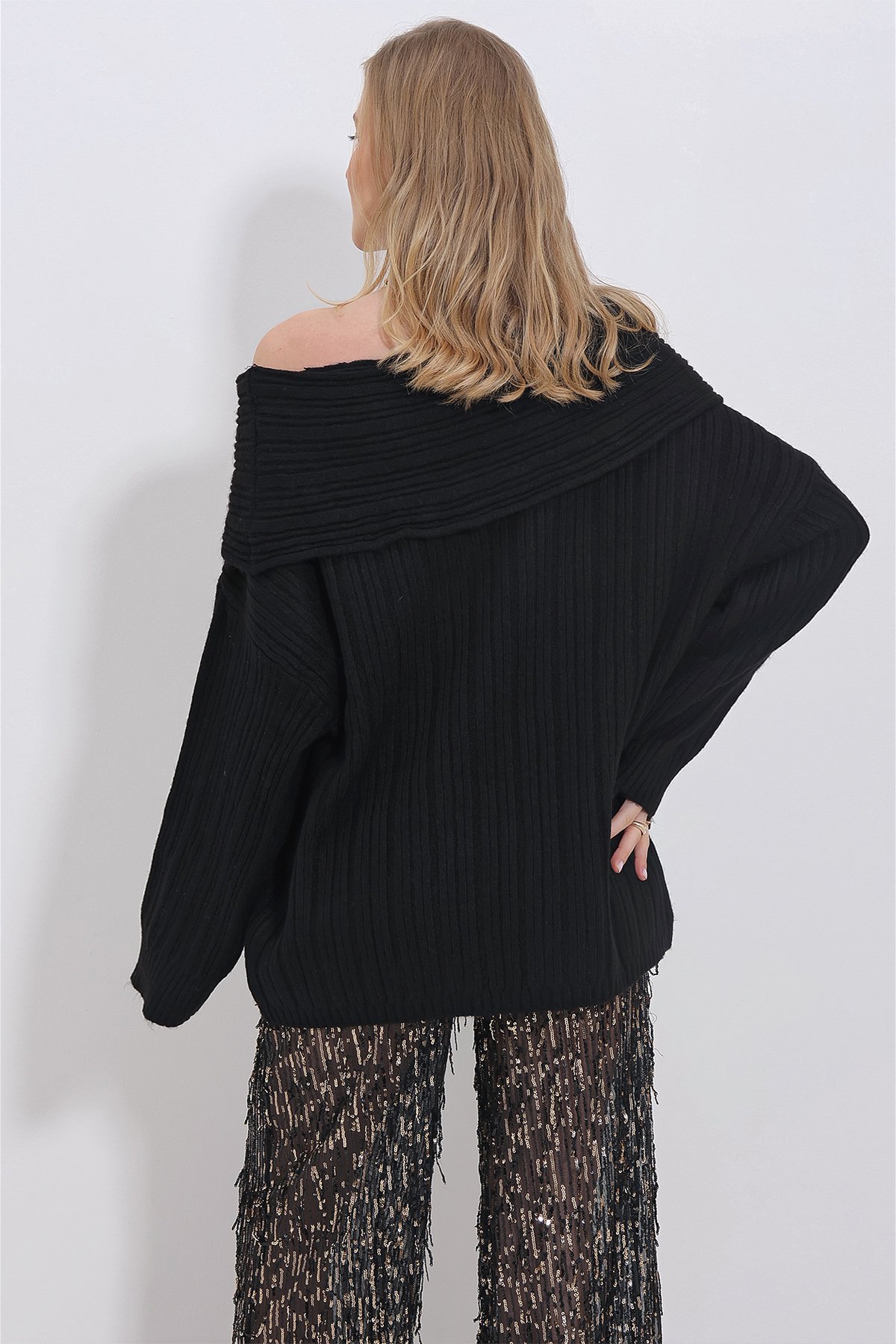 Madonna Yaka Fitilli Oversize Kazak - Siyah
