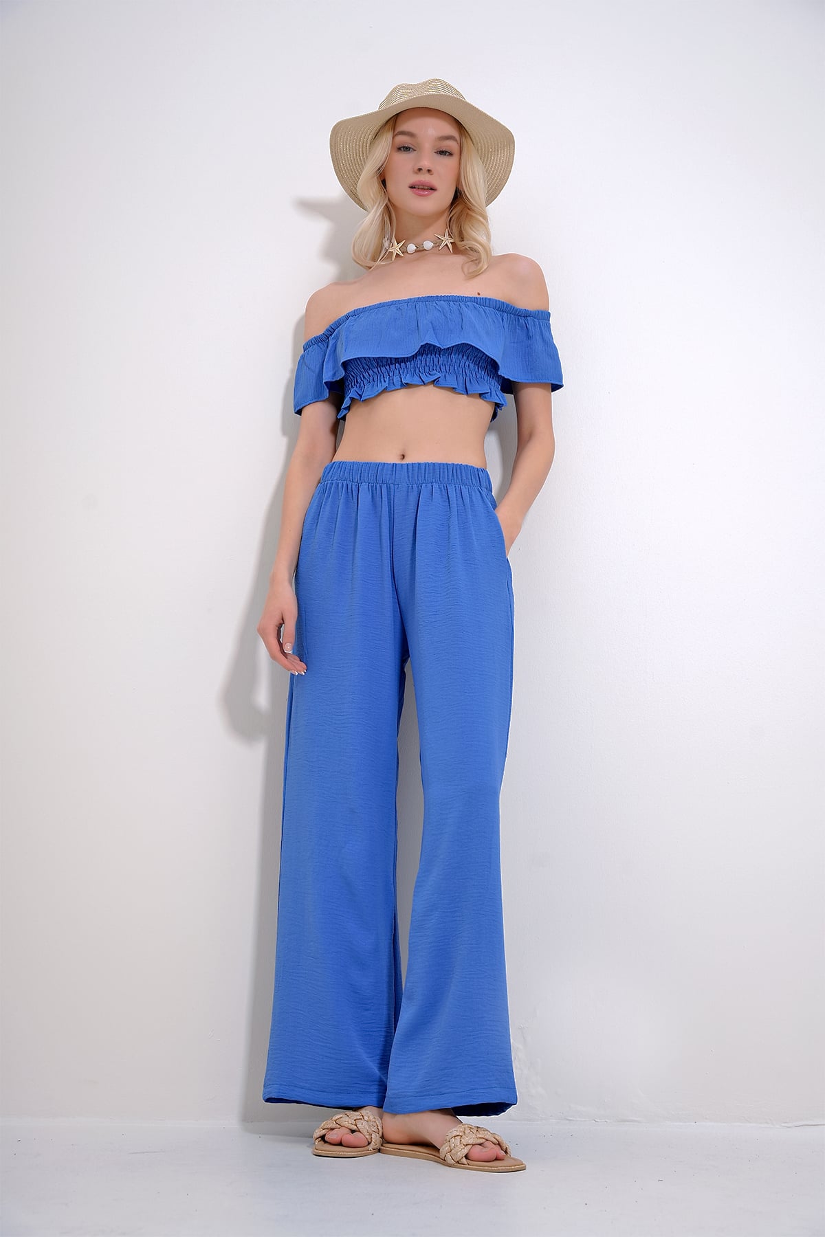 Madonna Yaka Gipeli Crop Bluz Ve Palazzo Pantolon Dokuma Alt Üst Takım - Saks