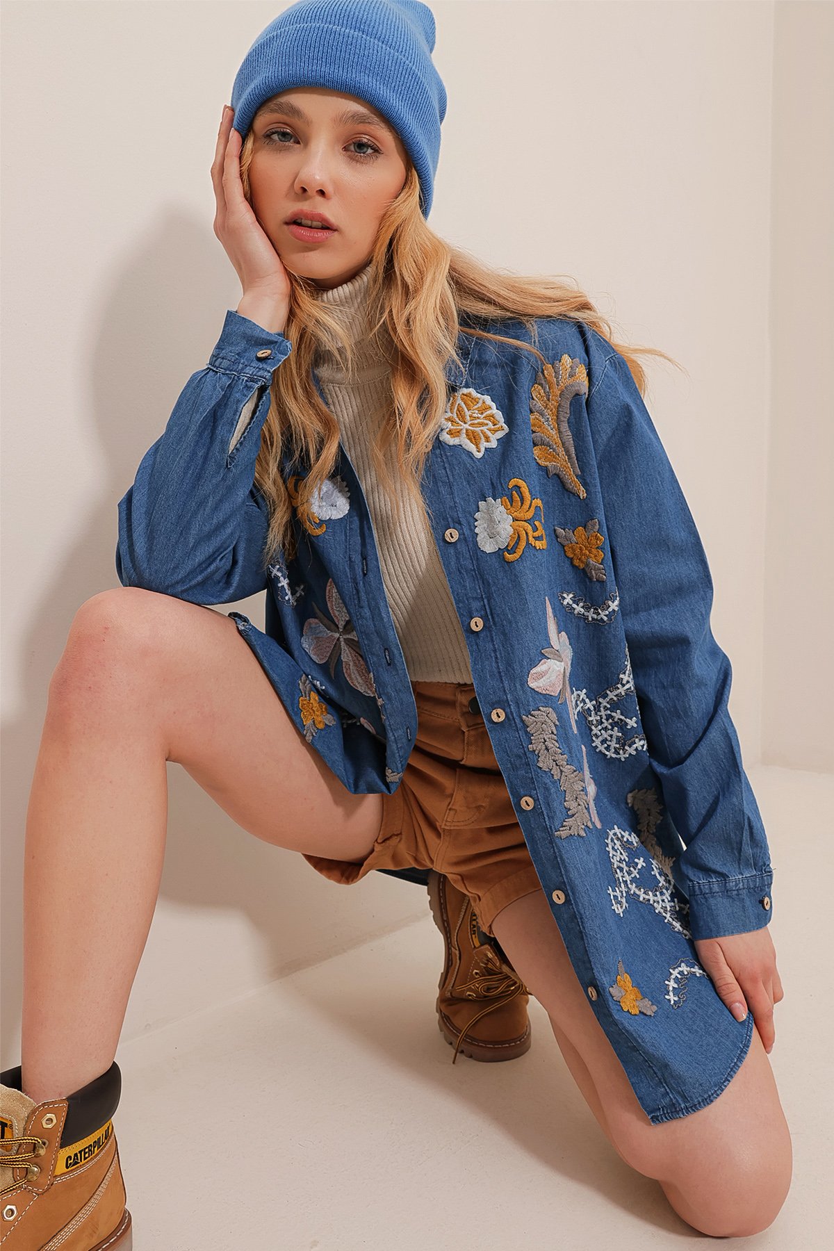 Nakış Detaylı Oversize Jean Gömlek - Mavi