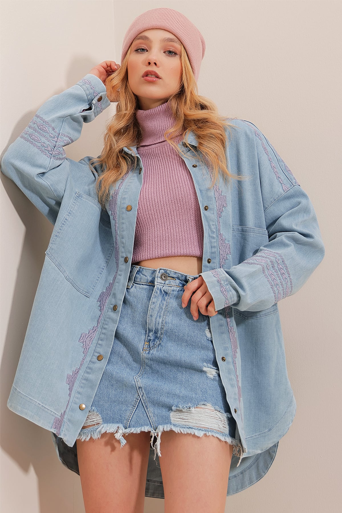 Nakış İşlemeli Çift Cepli Oversize Jean Ceket - Buz Mavisi