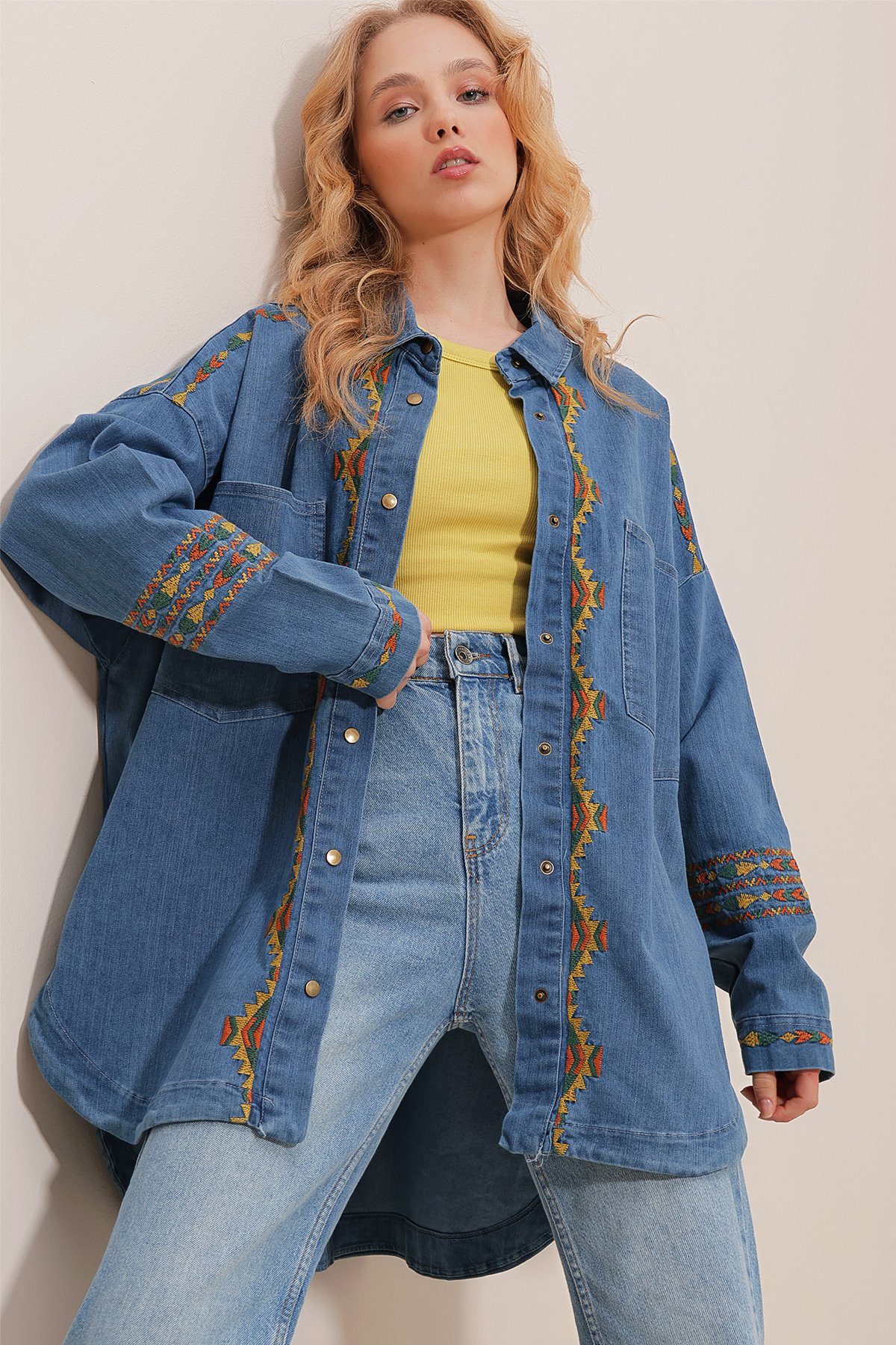 Nakış İşlemeli Çift Cepli Oversize Jean Ceket - KOYU MAVİ