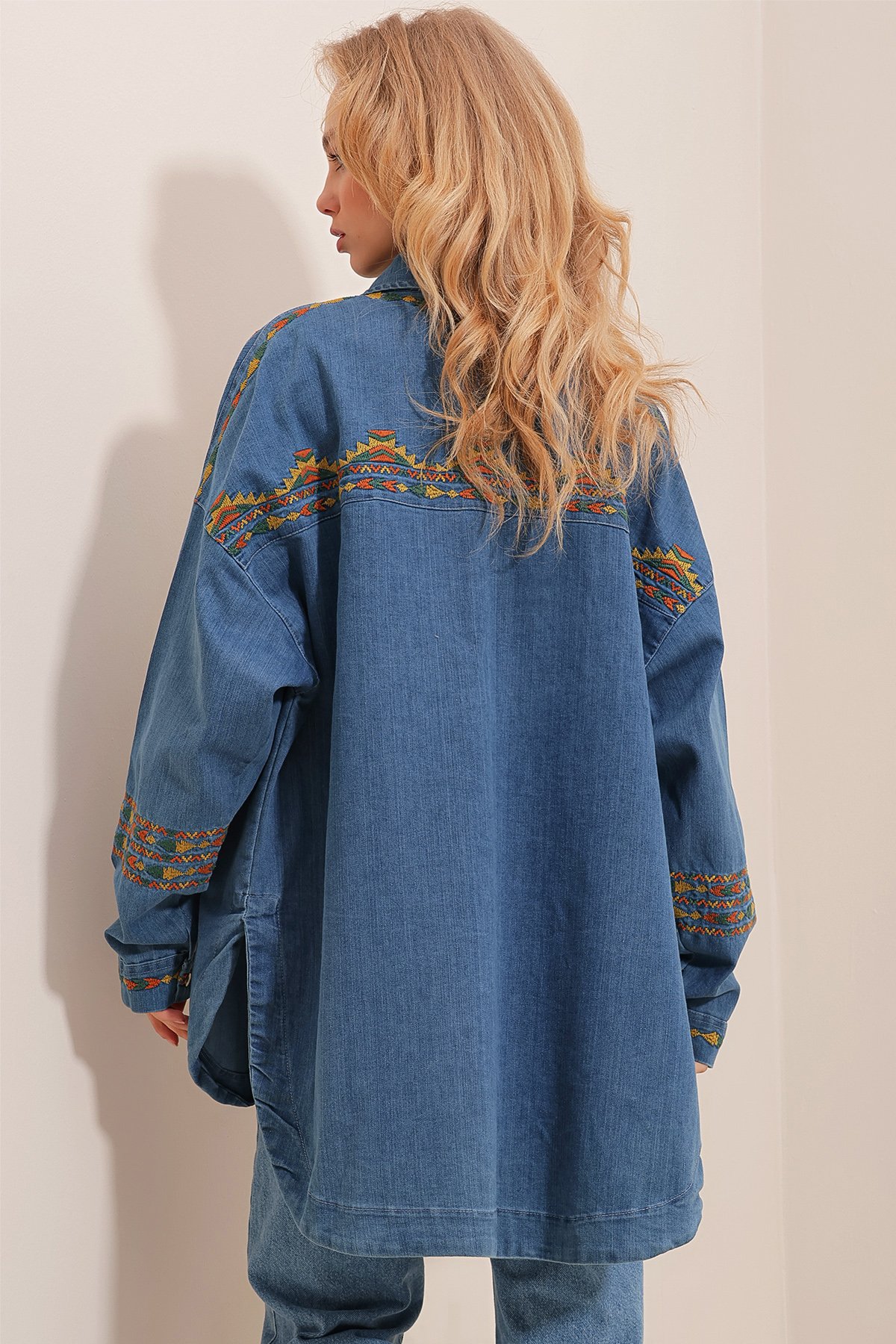 Nakış İşlemeli Çift Cepli Oversize Jean Ceket - KOYU MAVİ