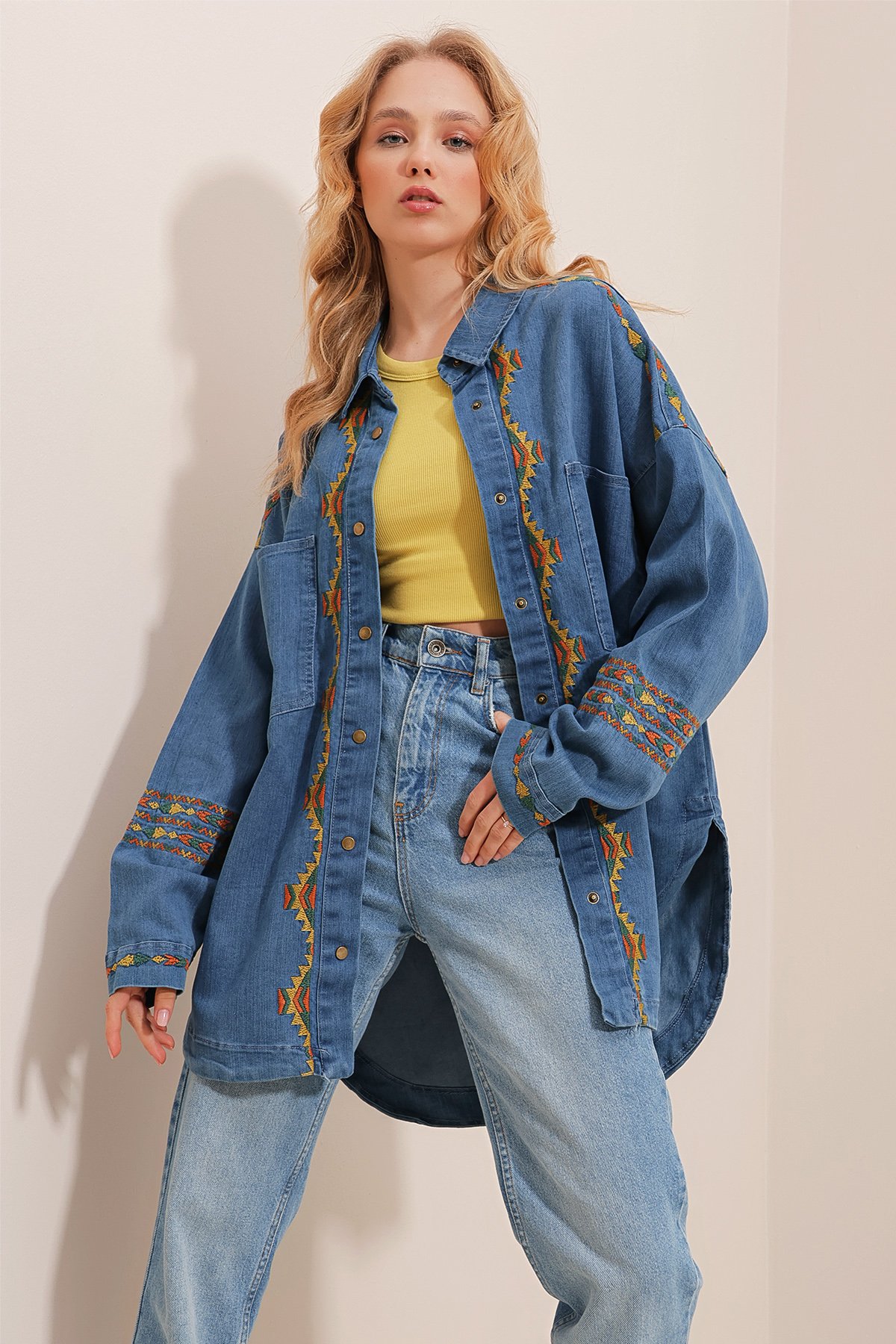 Nakış İşlemeli Çift Cepli Oversize Jean Ceket - KOYU MAVİ