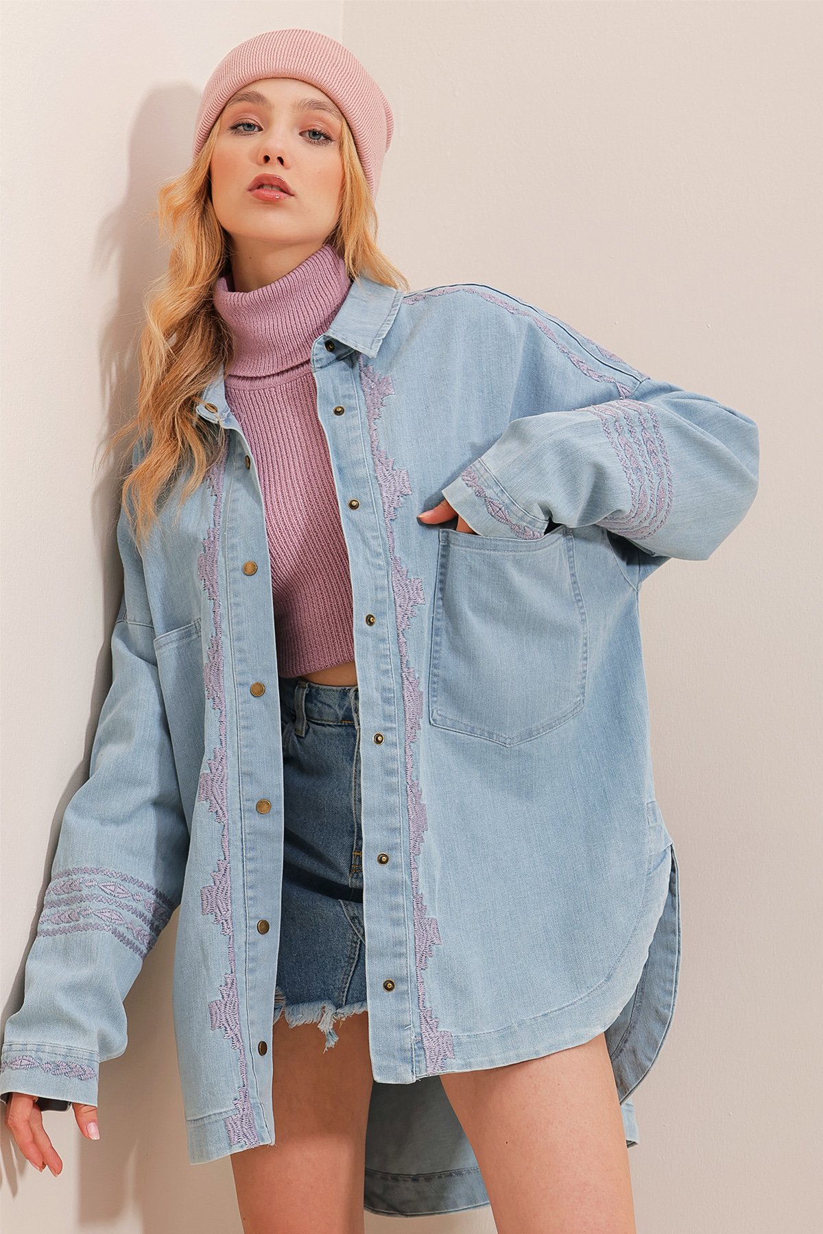 Nakış İşlemeli Çift Cepli Oversize Jean Ceket - Buz Mavisi