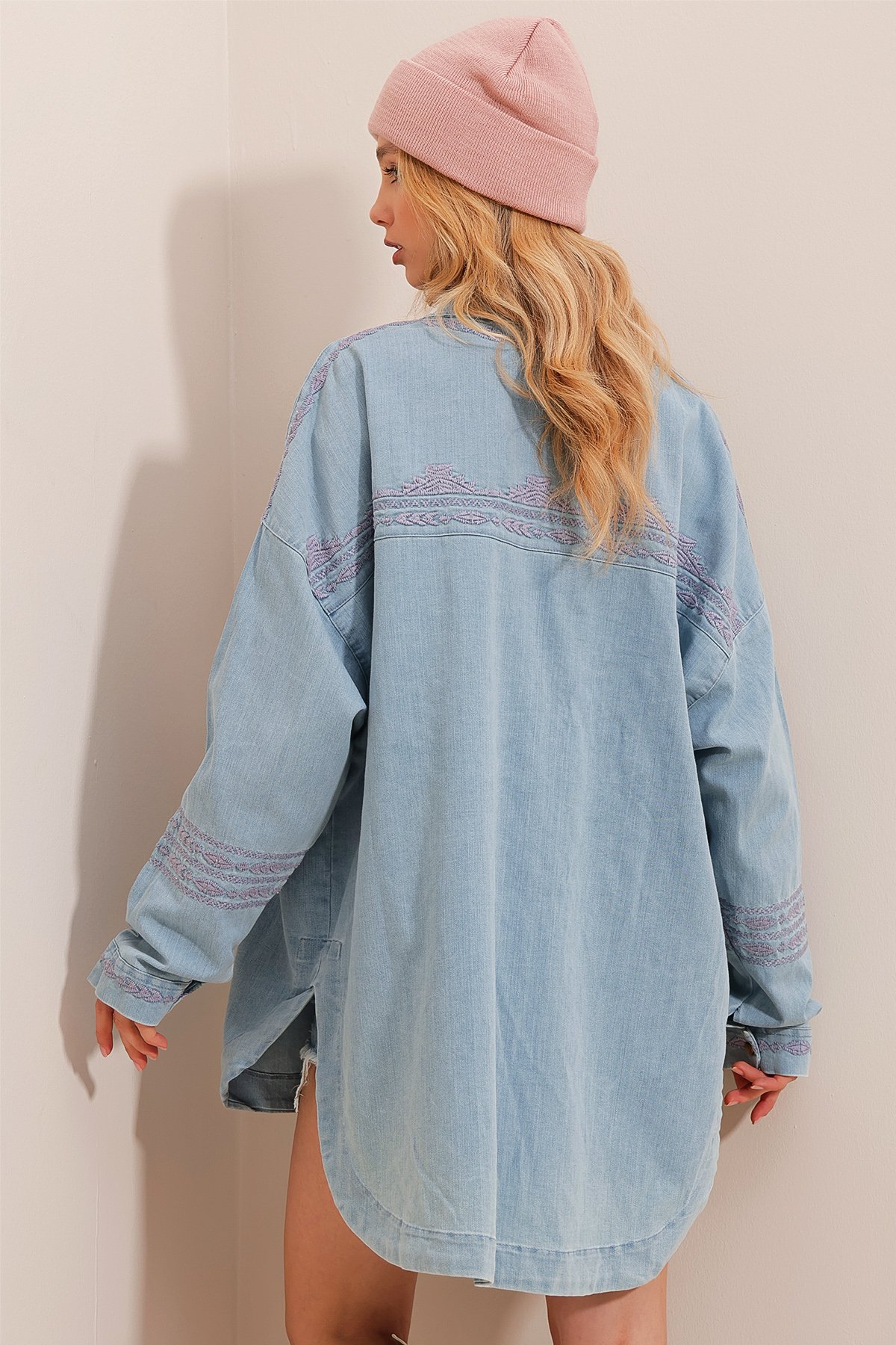 Nakış İşlemeli Çift Cepli Oversize Jean Ceket - Buz Mavisi