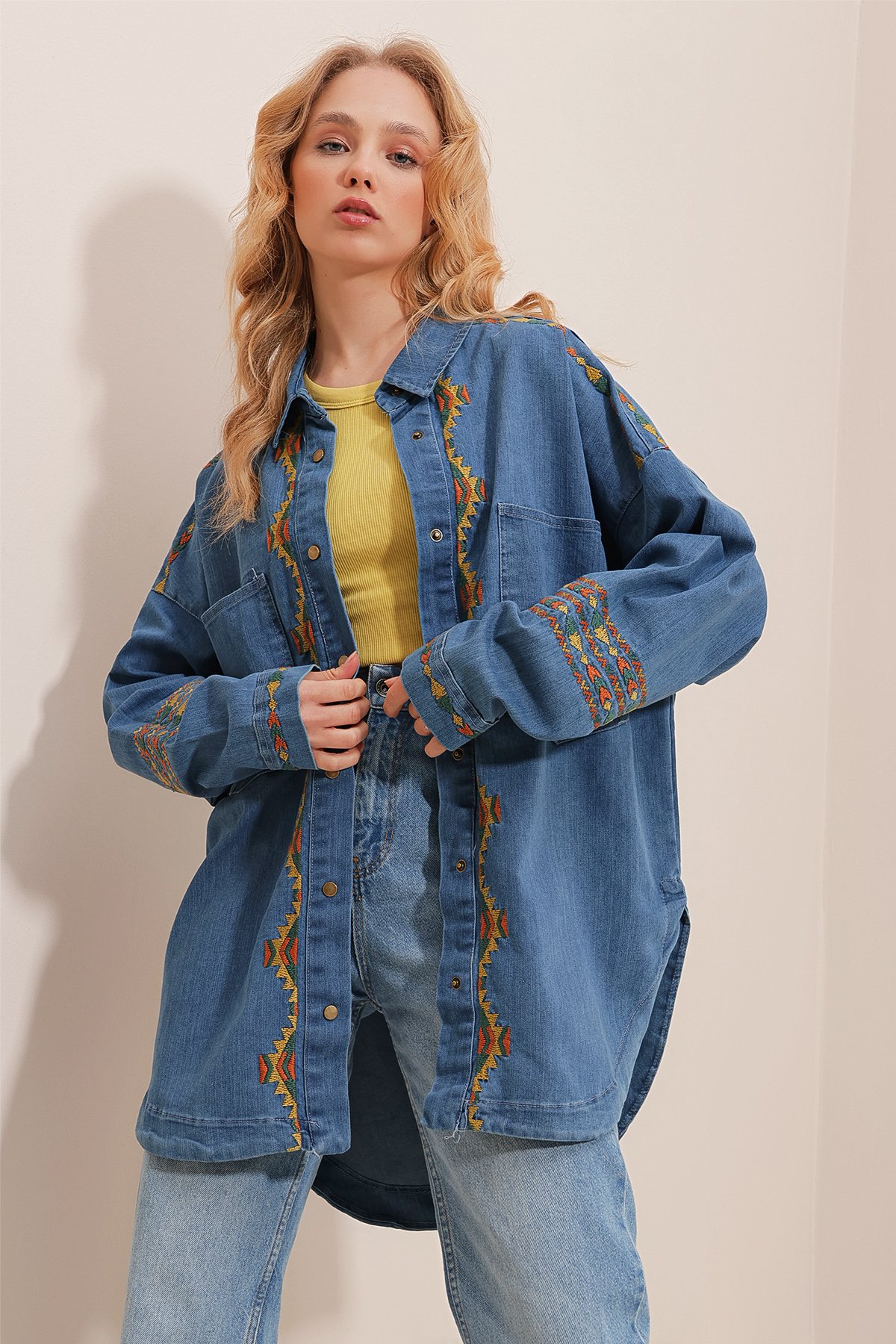 Nakış İşlemeli Çift Cepli Oversize Jean Ceket - KOYU MAVİ