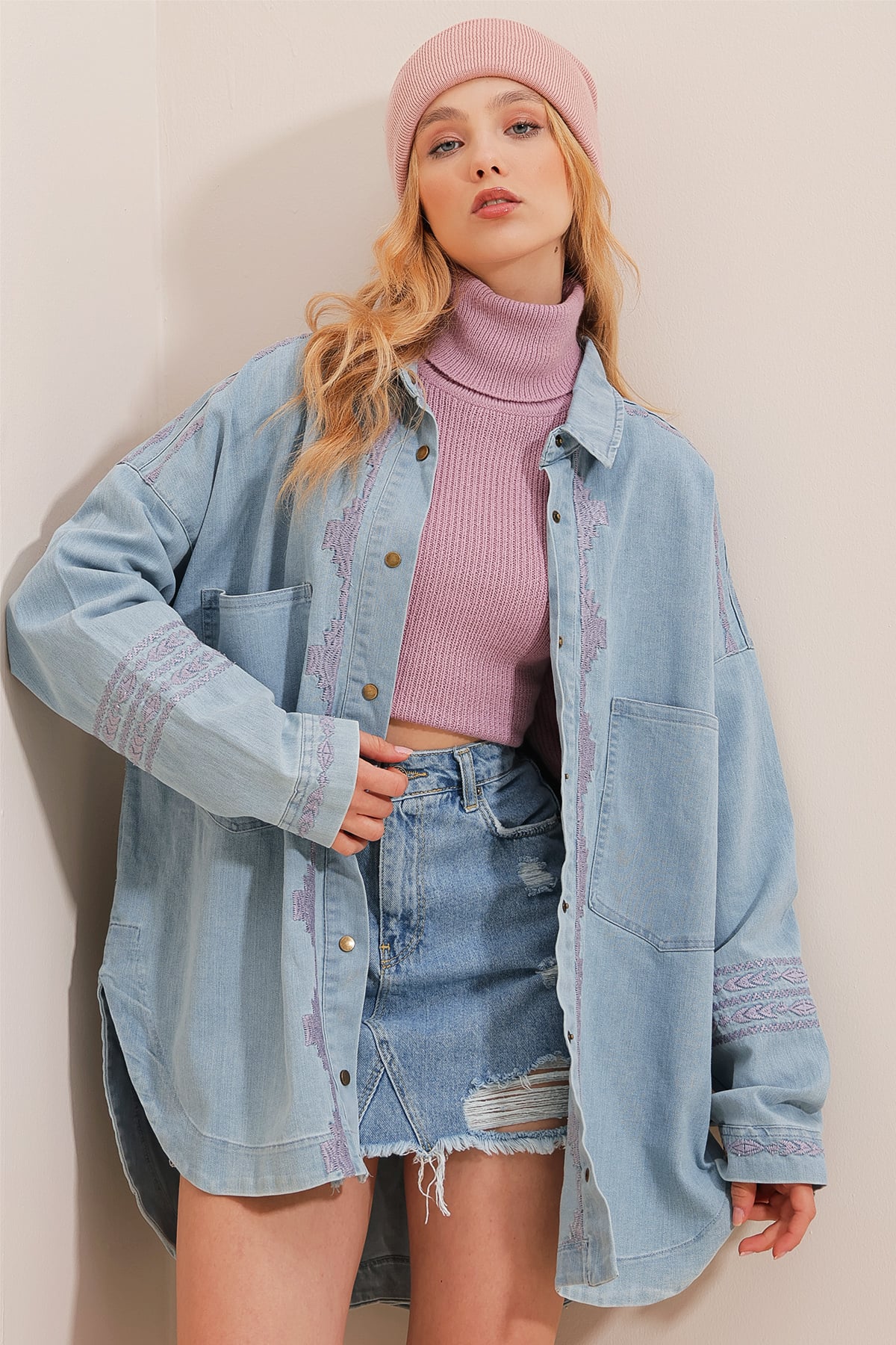 Nakış İşlemeli Çift Cepli Oversize Jean Ceket - Buz Mavisi