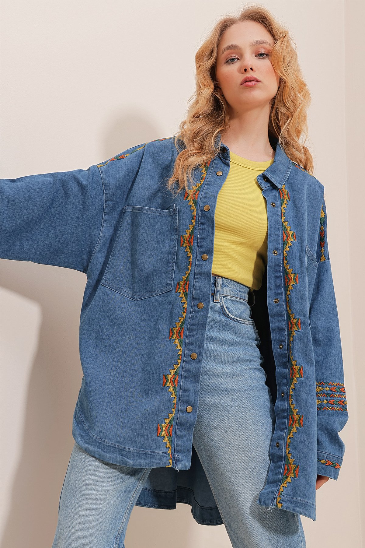 Nakış İşlemeli Çift Cepli Oversize Jean Ceket - KOYU MAVİ