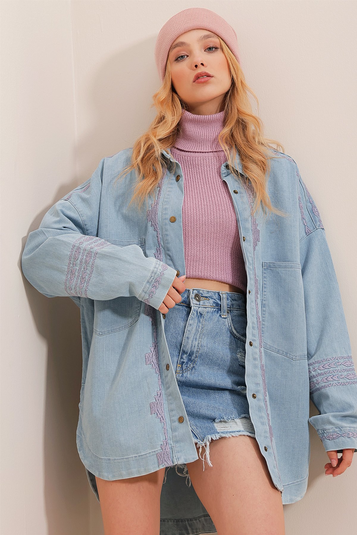 Nakış İşlemeli Çift Cepli Oversize Jean Ceket - Buz Mavisi